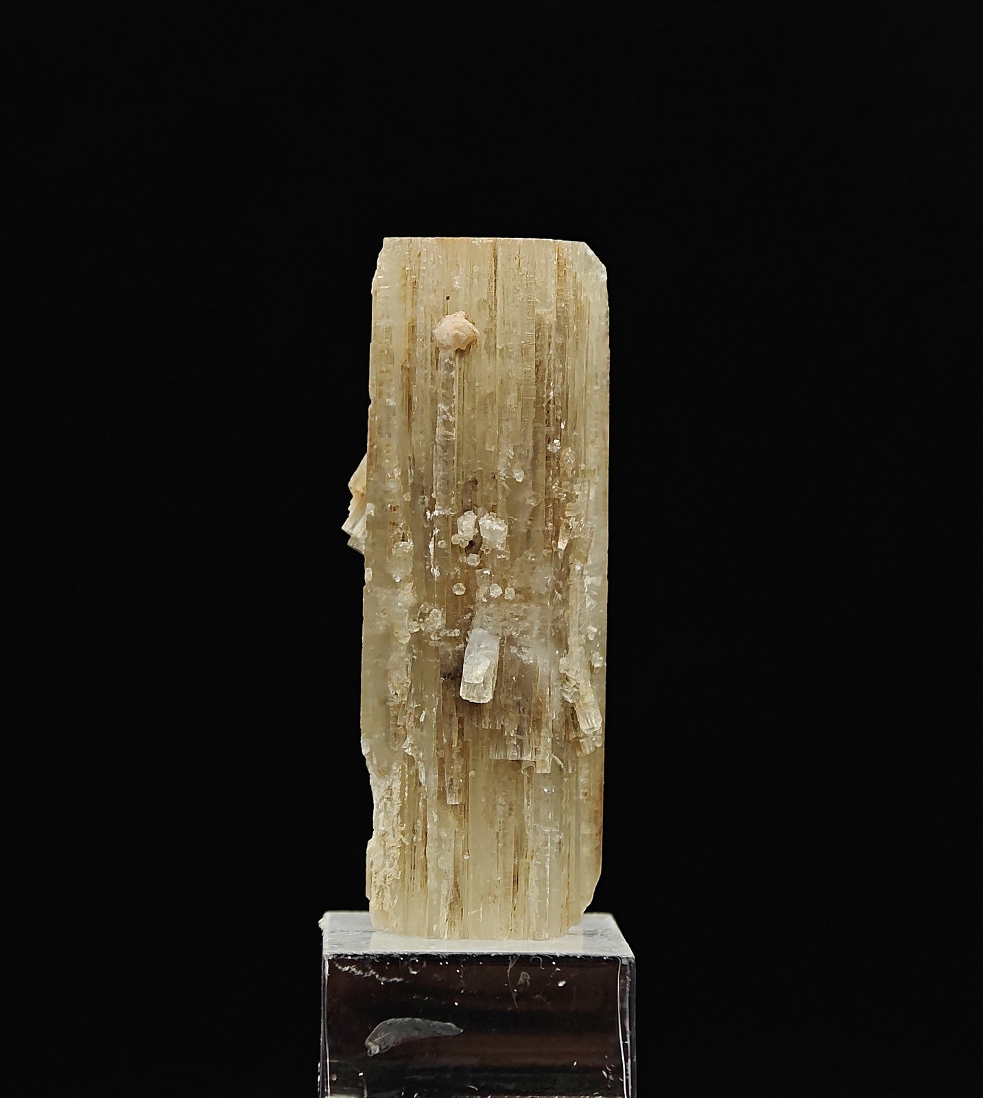 ARAGONITE – Brown Columnar Crystals, Minglanilla, Cuenca, Spain