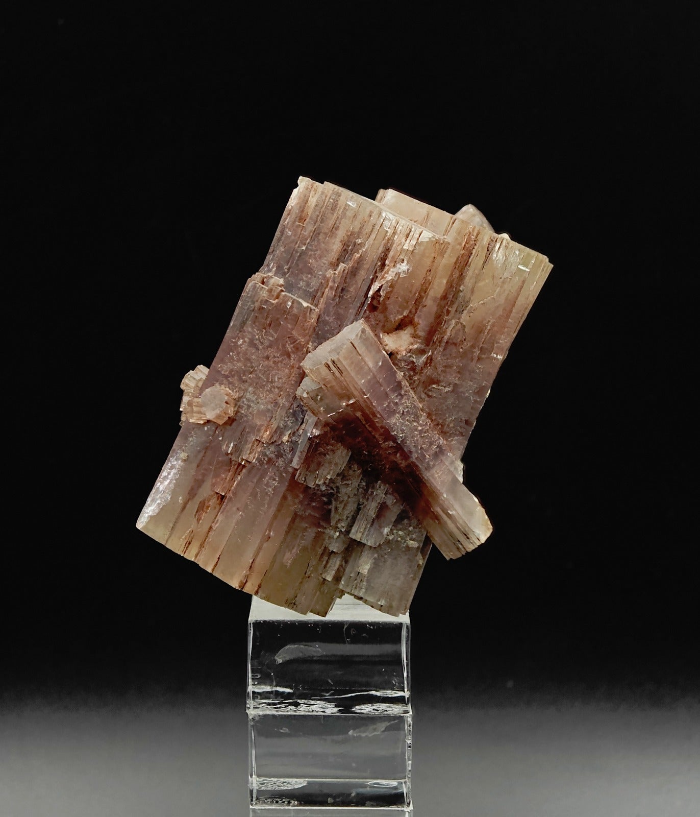ARAGONITE – Big Twinned and Crossed Crystal, Minglanilla, Spain