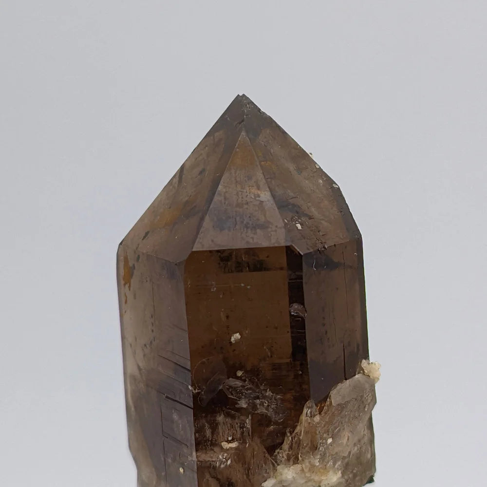 SMOKY QUARTZ – Aesthetic Crystal from Swiss Alps – Dark Smoky Variety