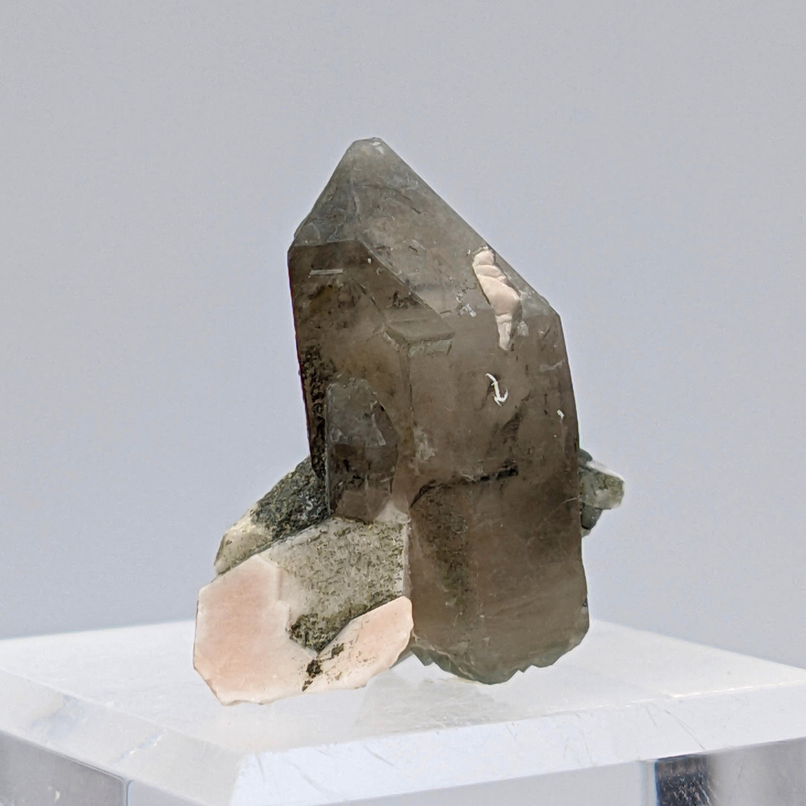 SMOKY QUARTZ & PINK ORTHOCLASE – Striking Color Contrast, Baveno, Italy