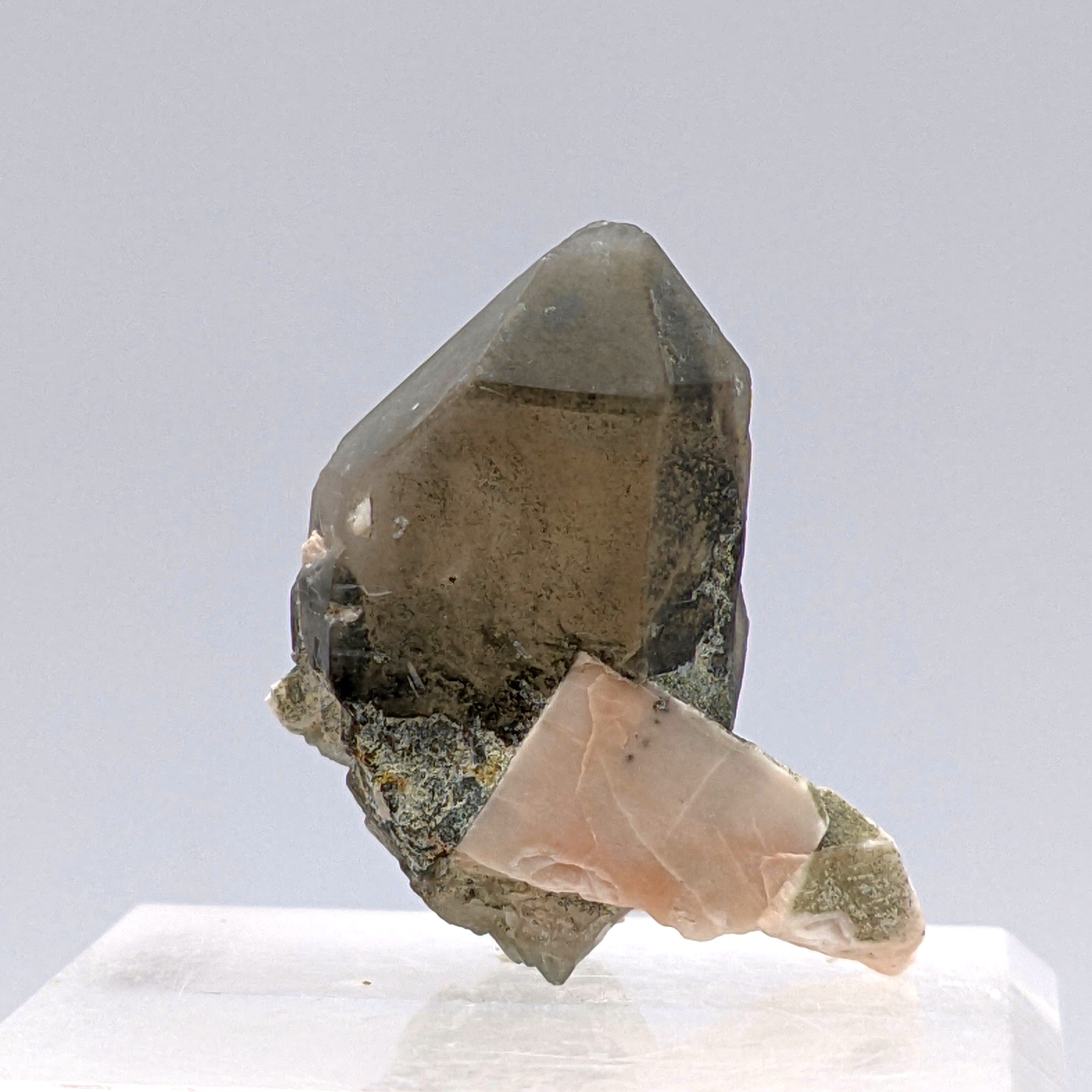 SMOKY QUARTZ & PINK ORTHOCLASE – Striking Color Contrast, Baveno, Italy