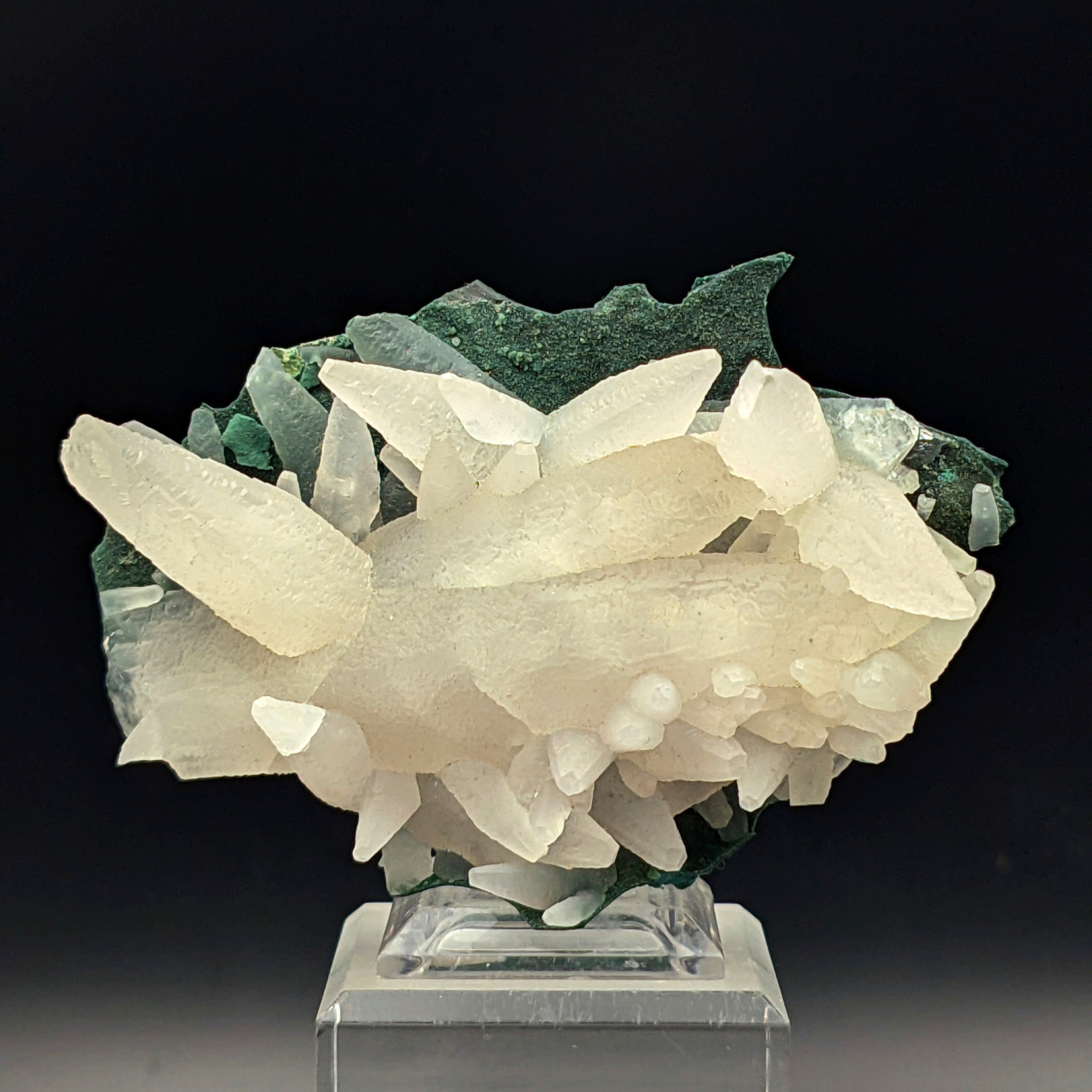 CALCITE – Strong Red UV Fluorescence & Phosphorescence, Iraí, Brazil