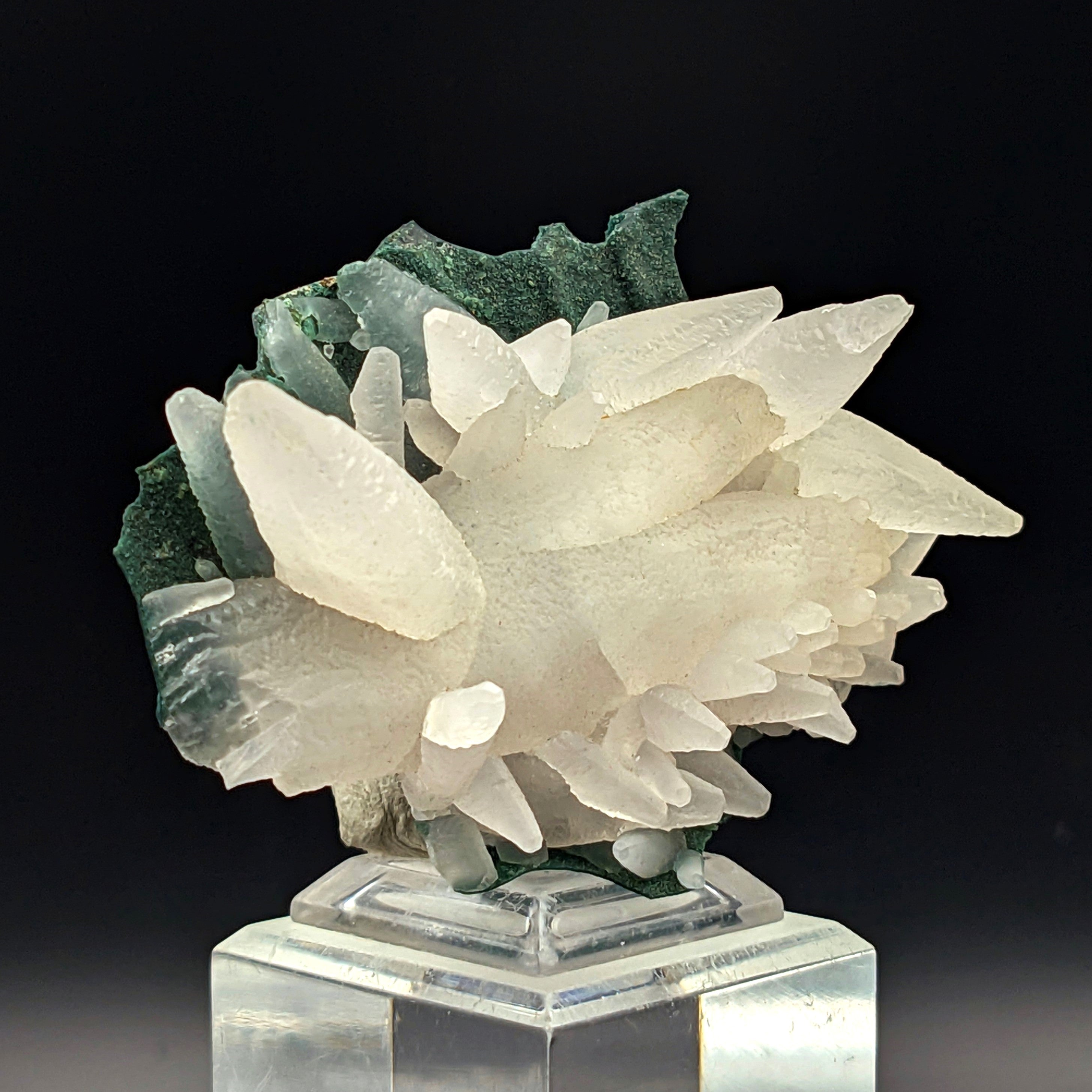 CALCITE – Strong Red UV Fluorescence & Phosphorescence, Iraí, Brazil