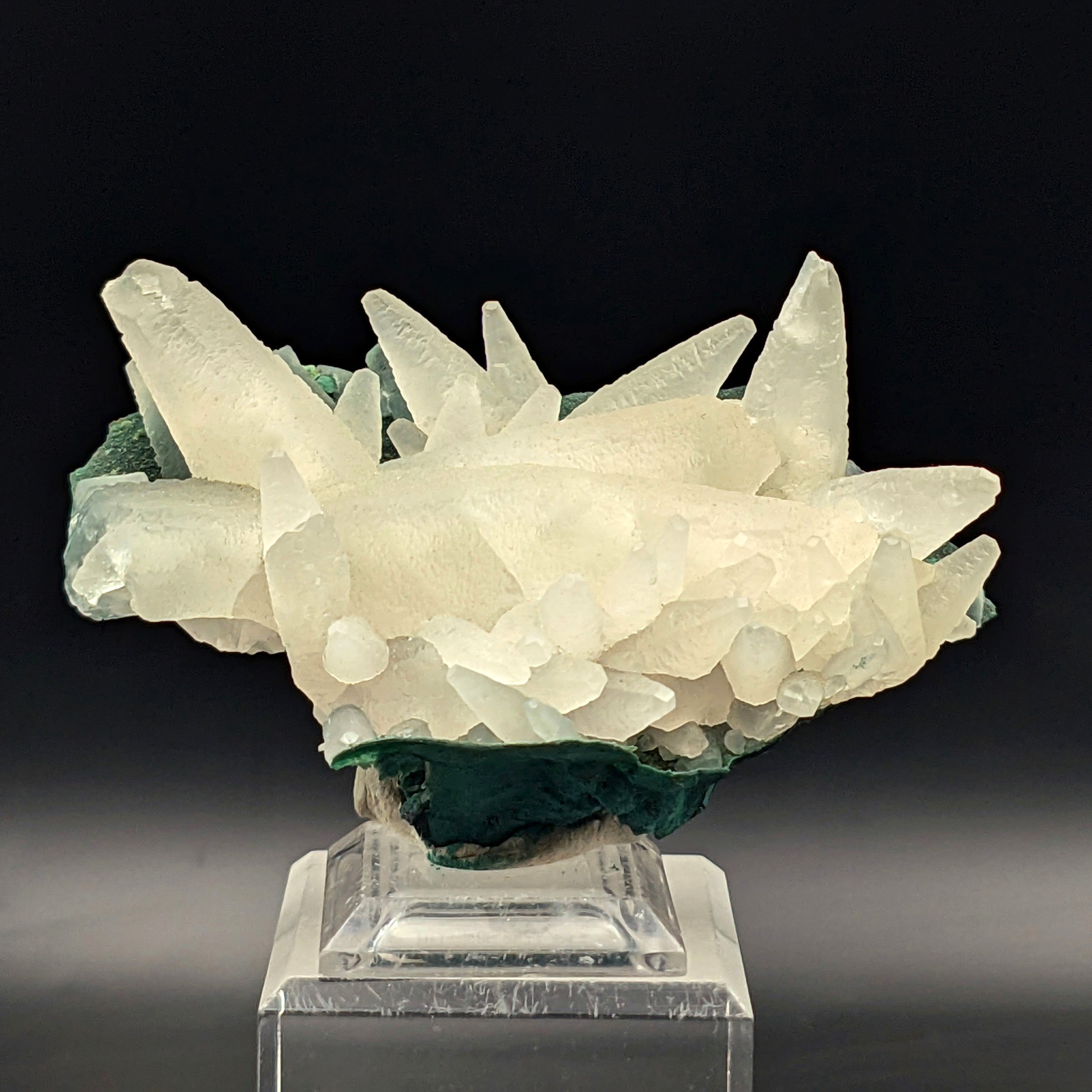 CALCITE – Strong Red UV Fluorescence & Phosphorescence, Iraí, Brazil