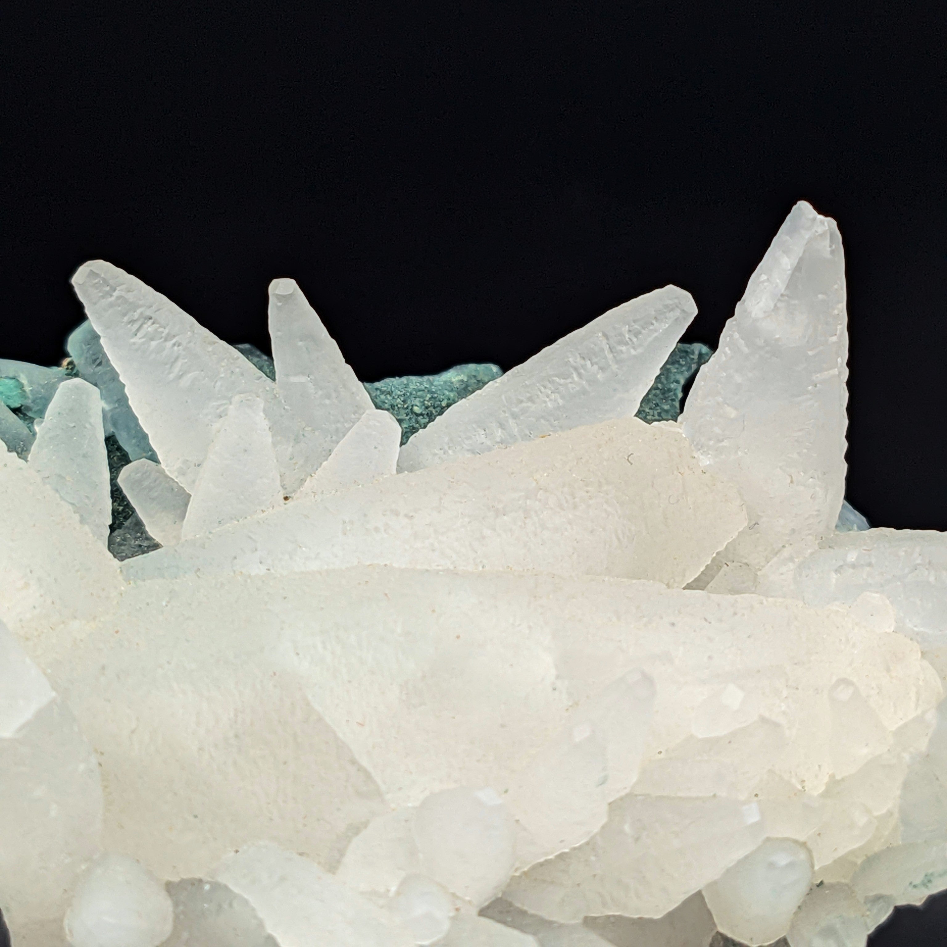 CALCITE – Strong Red UV Fluorescence & Phosphorescence, Iraí, Brazil