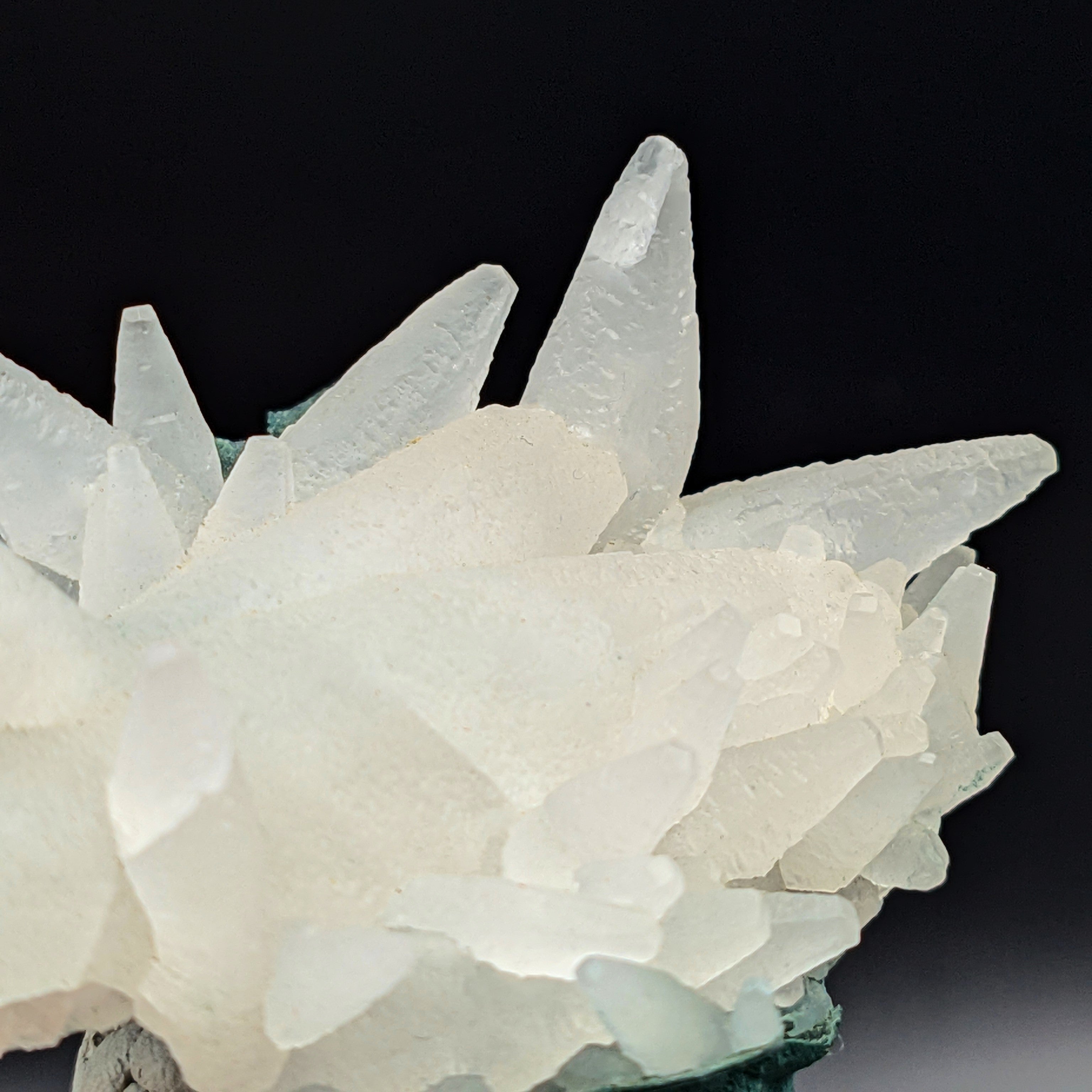 CALCITE – Strong Red UV Fluorescence & Phosphorescence, Iraí, Brazil