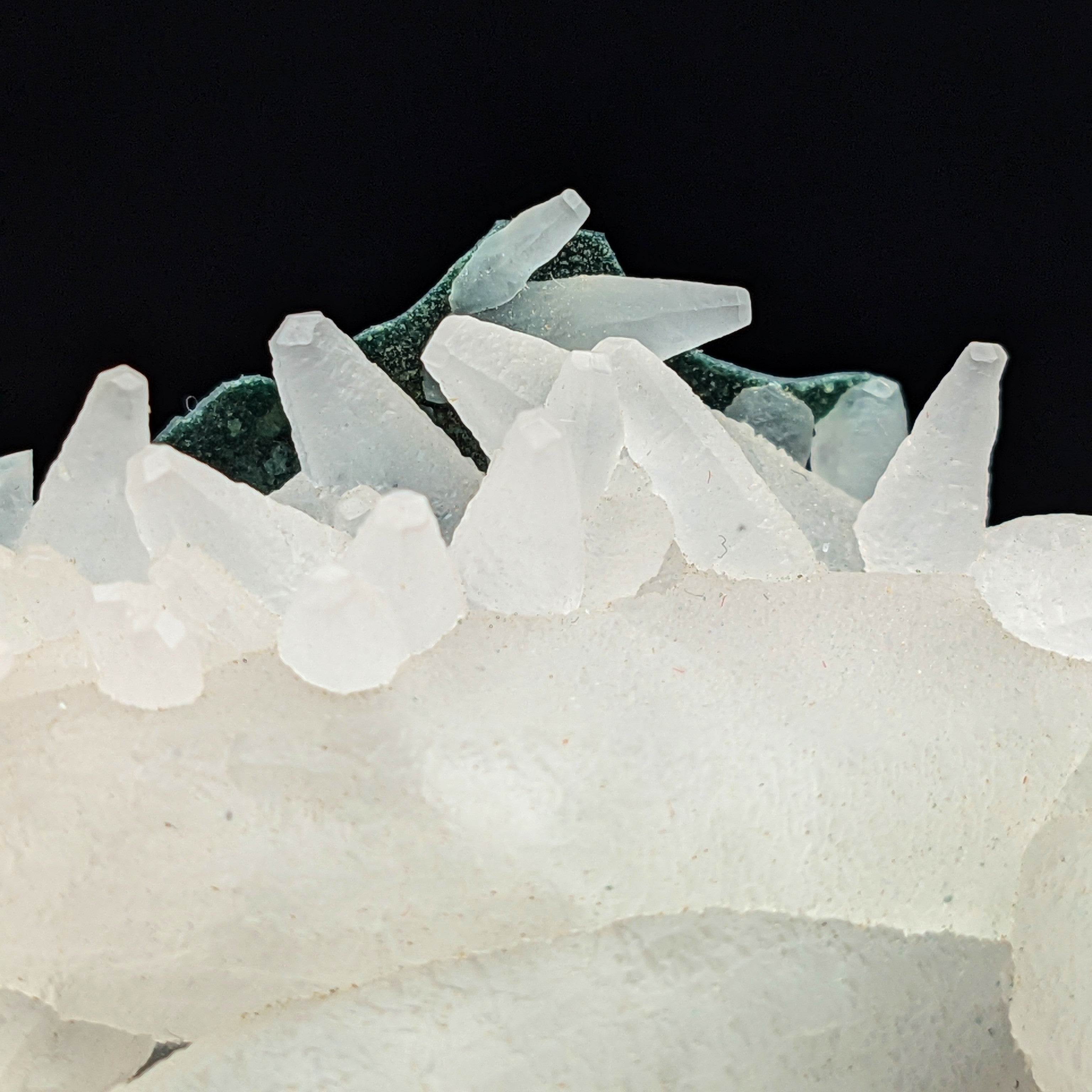 CALCITE – Strong Red UV Fluorescence & Phosphorescence, Iraí, Brazil