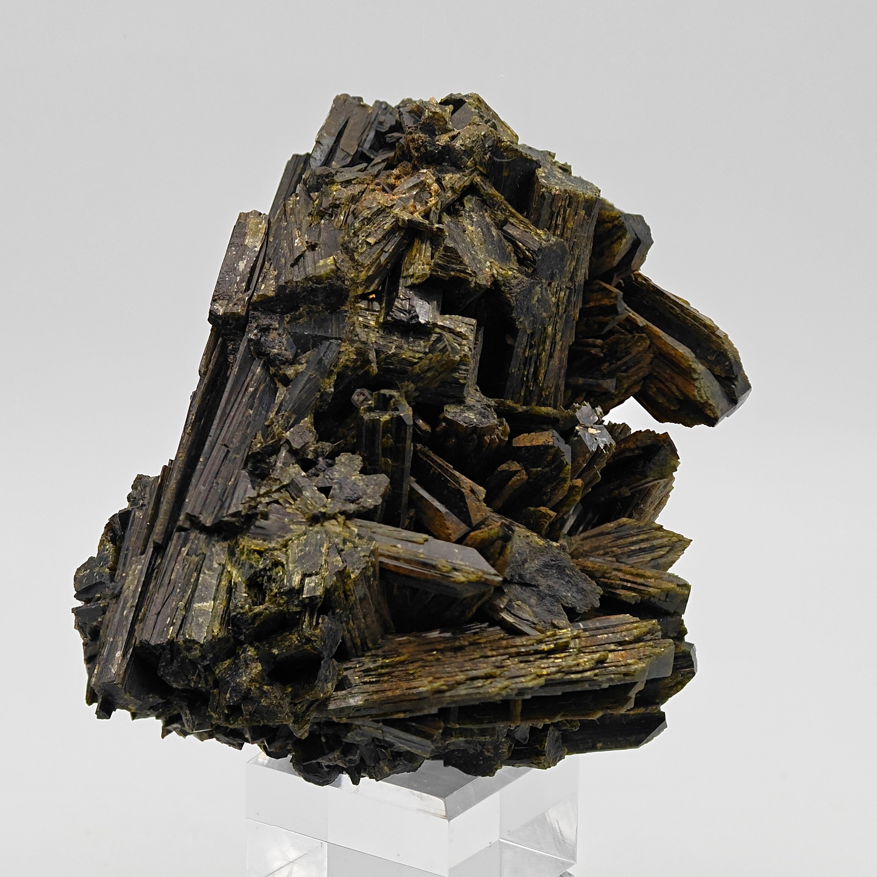 EPIDOTE  – Giant Lance Shaped Crystals from Quetta, Pakistan