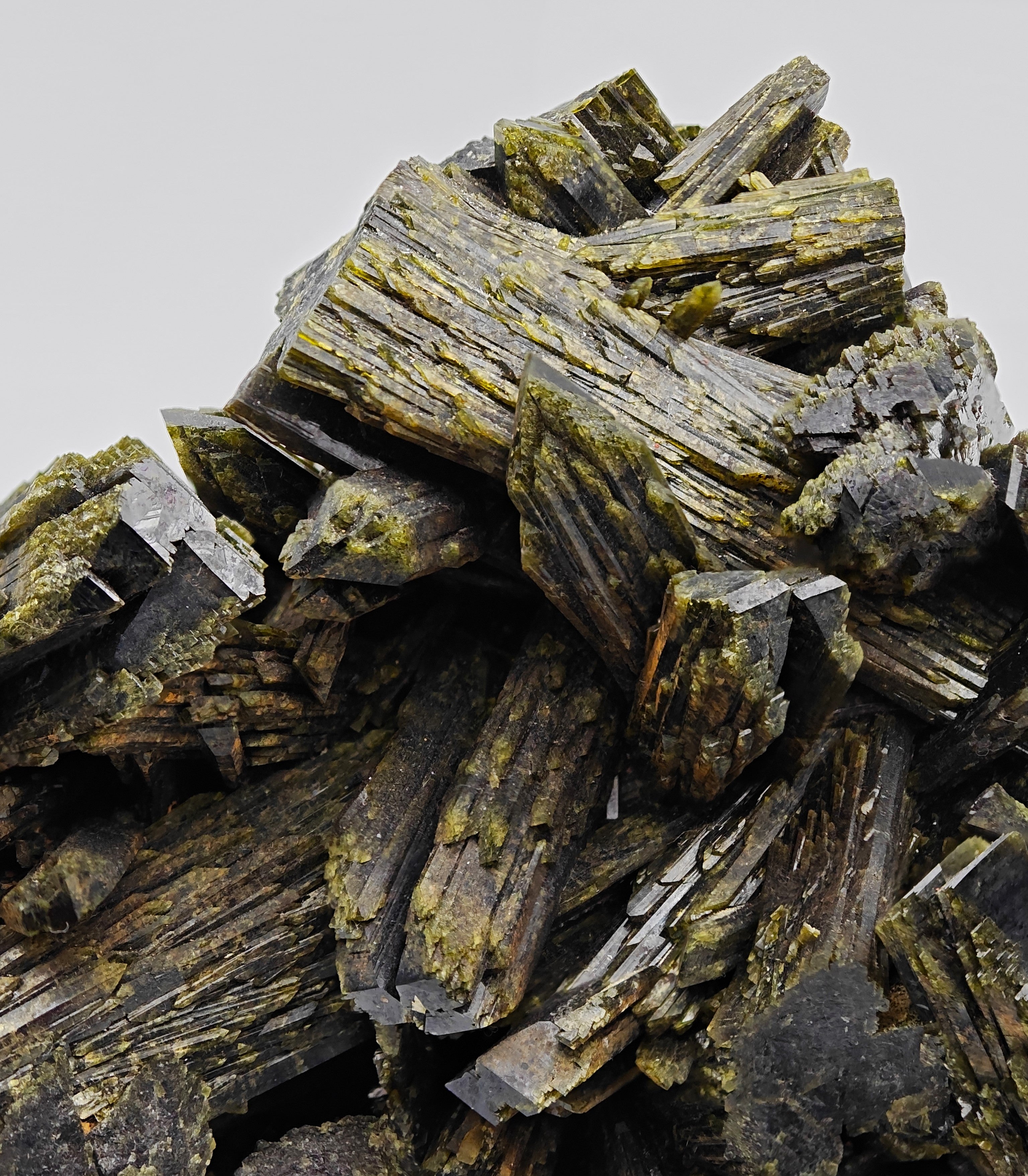 EPIDOTE  – Giant Lance Shaped Crystals from Quetta, Pakistan