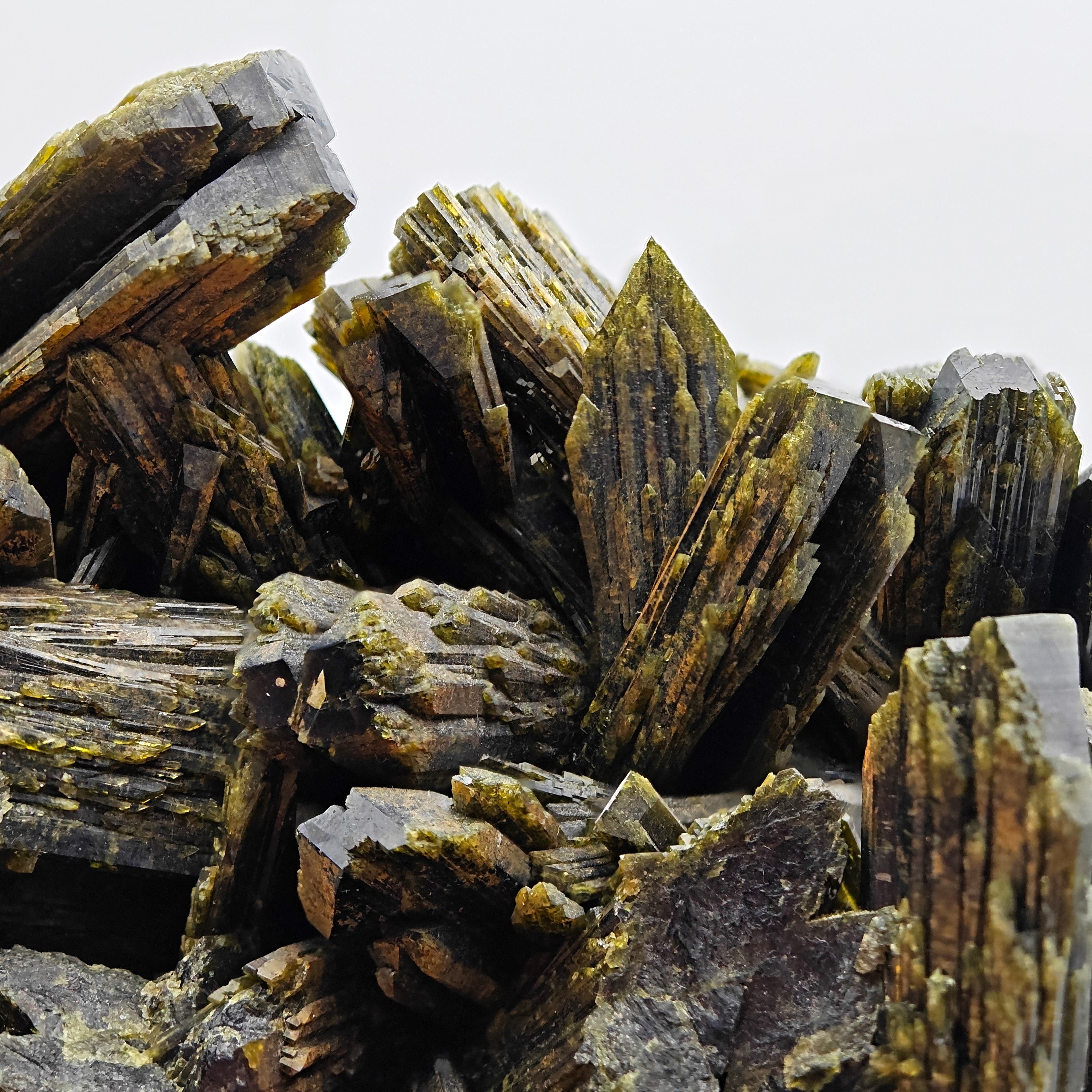 EPIDOTE  – Giant Lance Shaped Crystals from Quetta, Pakistan