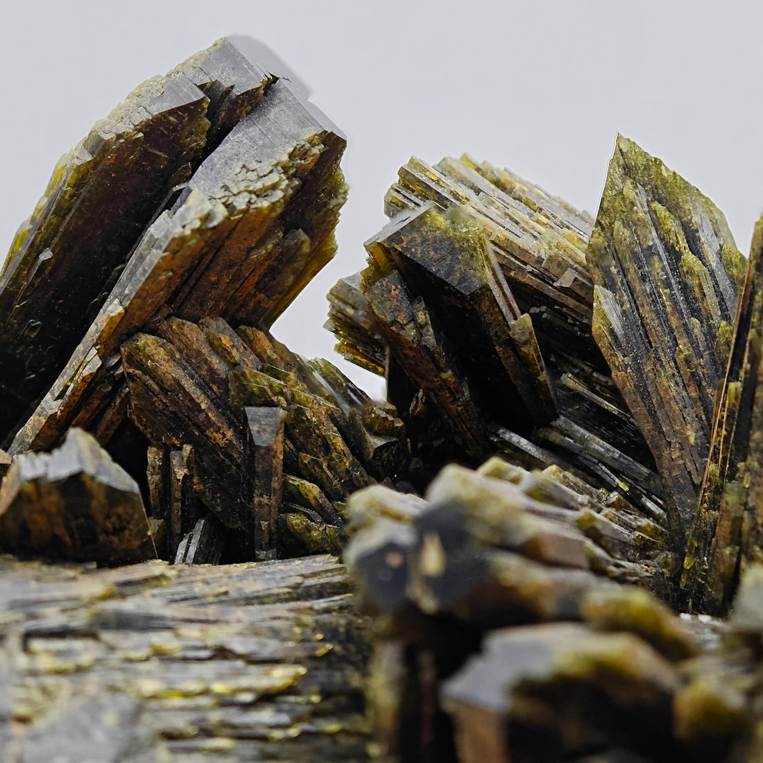 EPIDOTE  – Giant Lance Shaped Crystals from Quetta, Pakistan