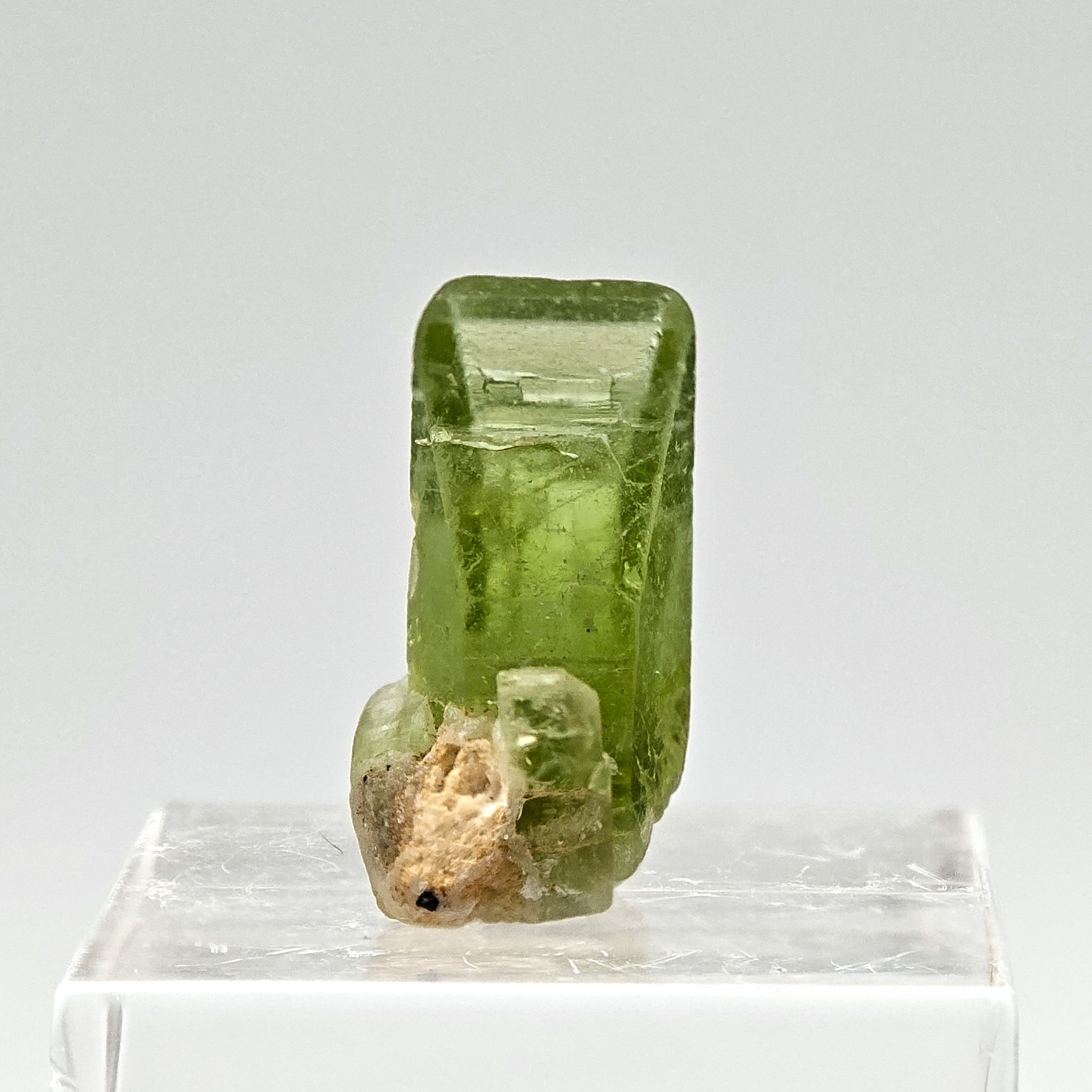 PERIDOT – Spectacular Gem-Clear Green Single Crystal, Pakistan