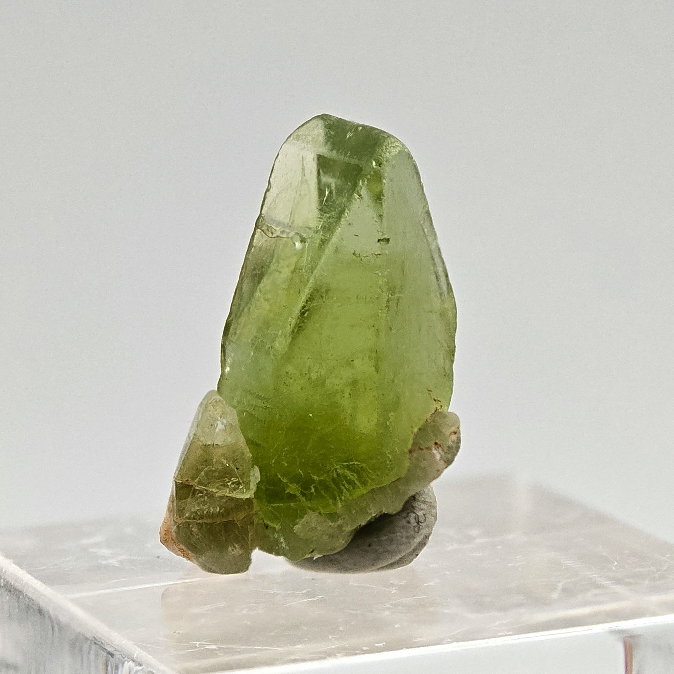 PERIDOT – Spectacular Gem-Clear Green Single Crystal, Pakistan