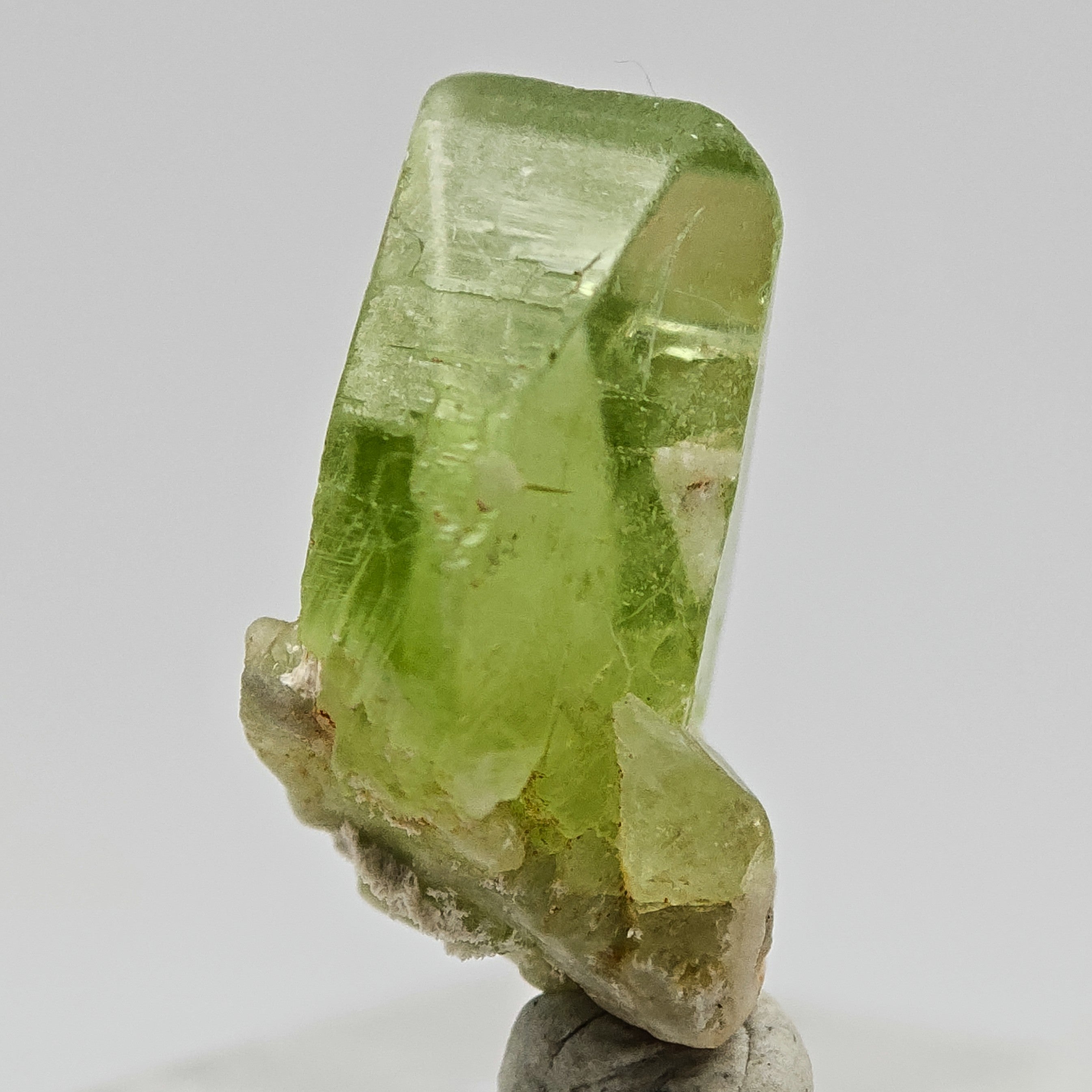 PERIDOT – Spectacular Gem-Clear Green Single Crystal, Pakistan