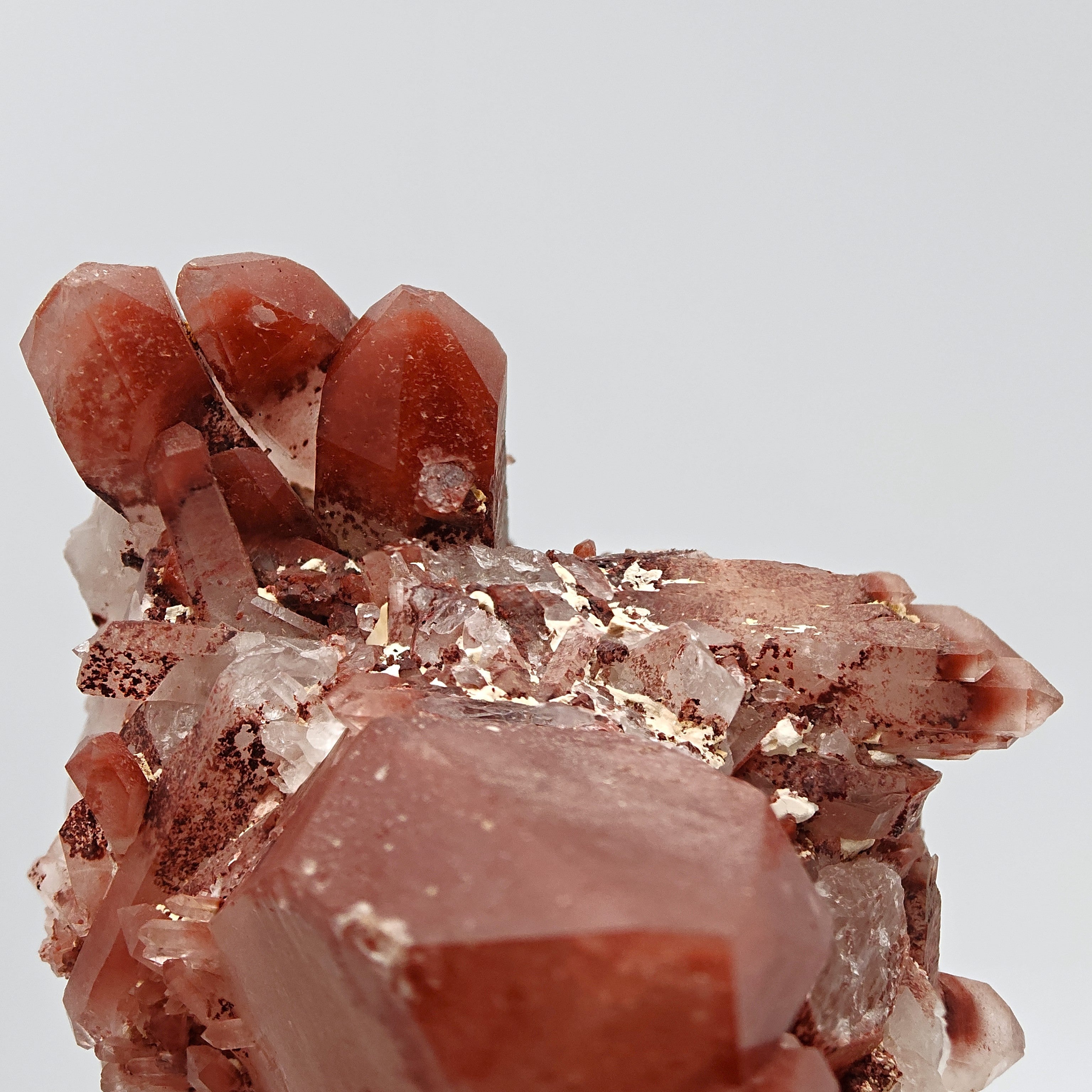 HEMATOID QUARTZ – Bicolor White & Red Floater Crystals, South Africa