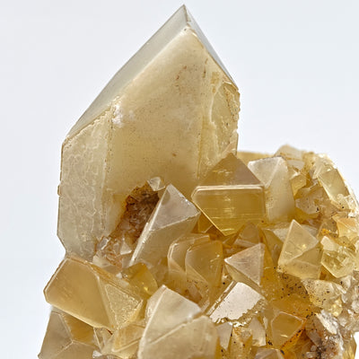Close-up of Baryte crystal apex showing transparency and phantom inclusion