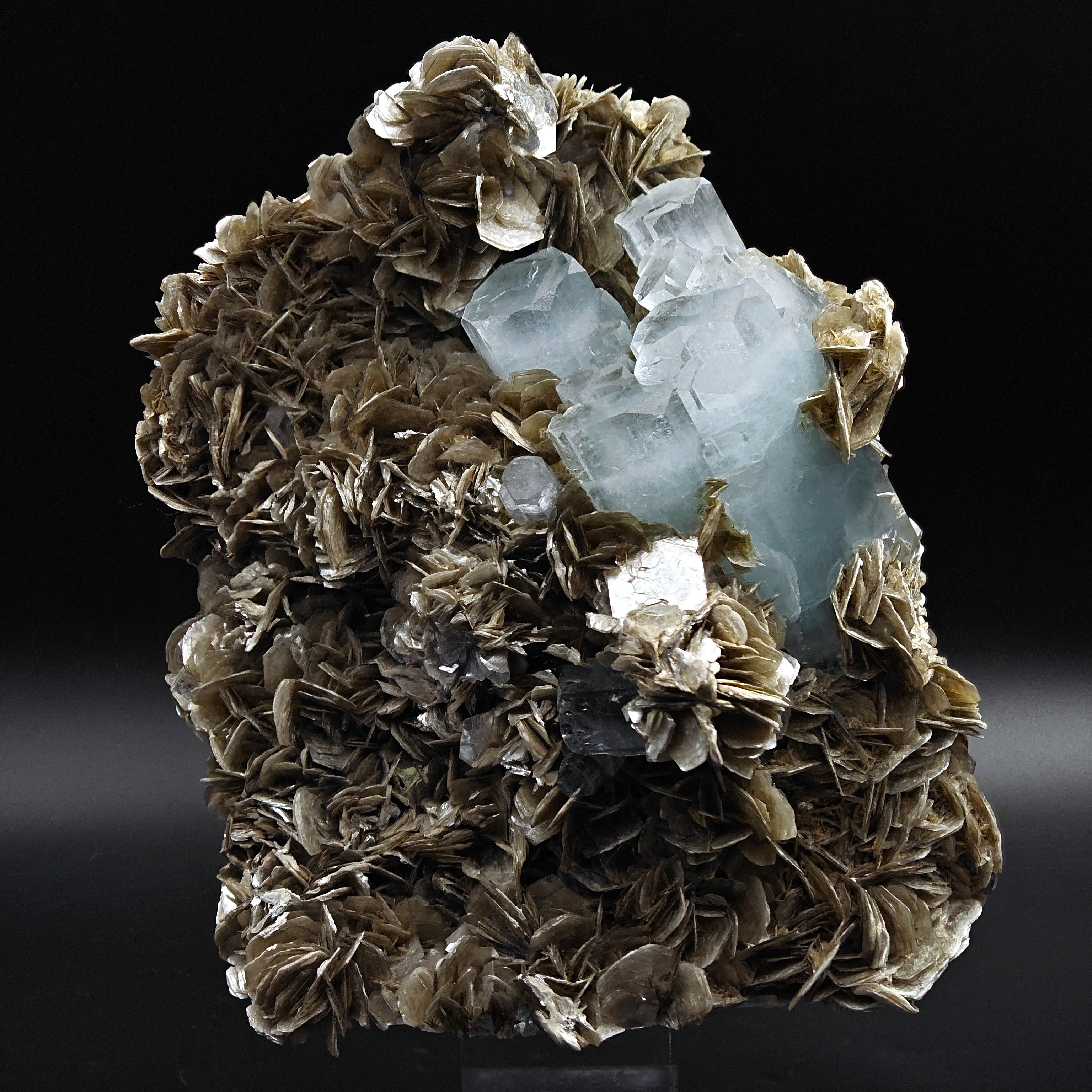 AQUAMARINE & MUSCOVITE – Castle Crystals, 20cm, Chumar Bakhoor, Pakistan