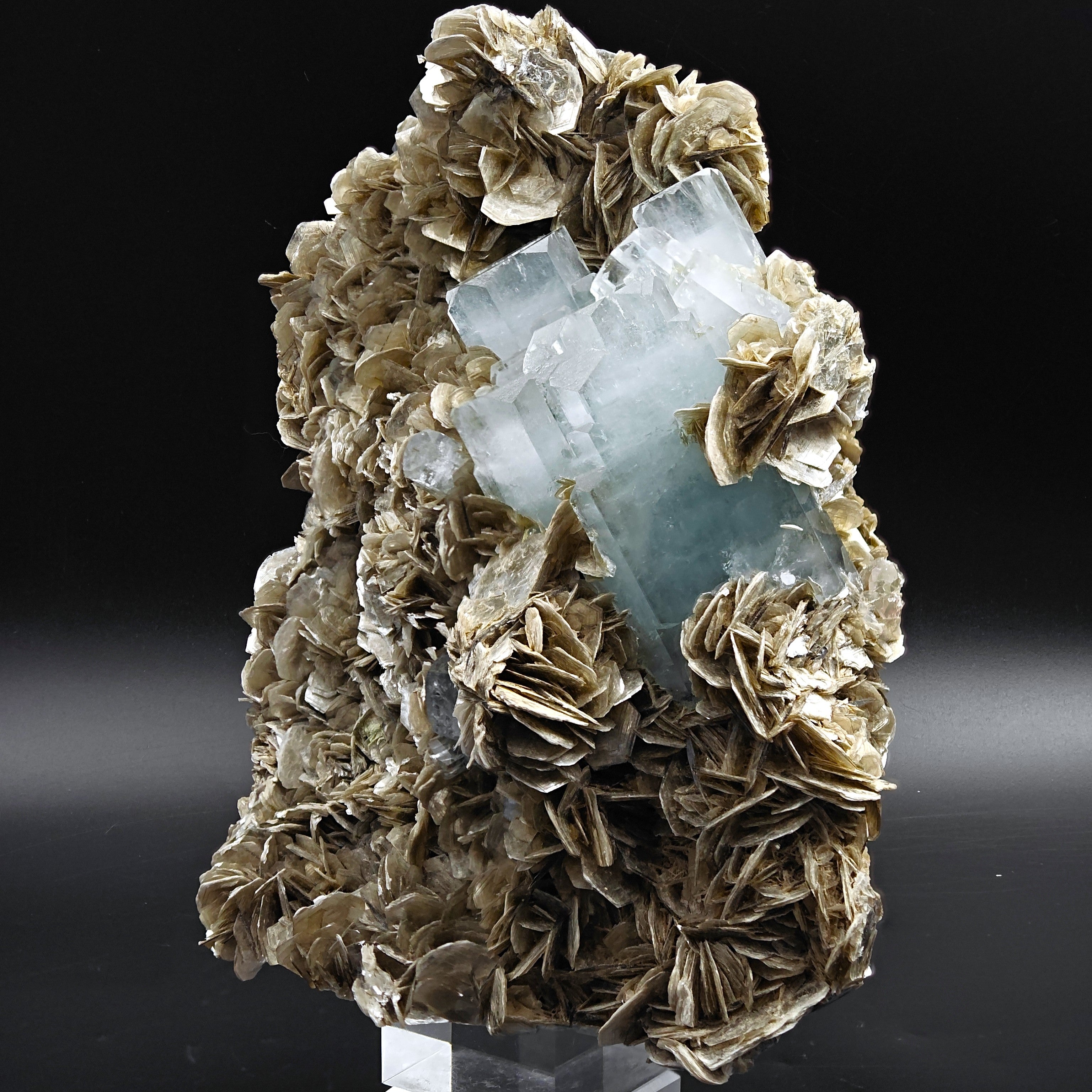 AQUAMARINE & MUSCOVITE – Castle Crystals, 20cm, Chumar Bakhoor, Pakistan