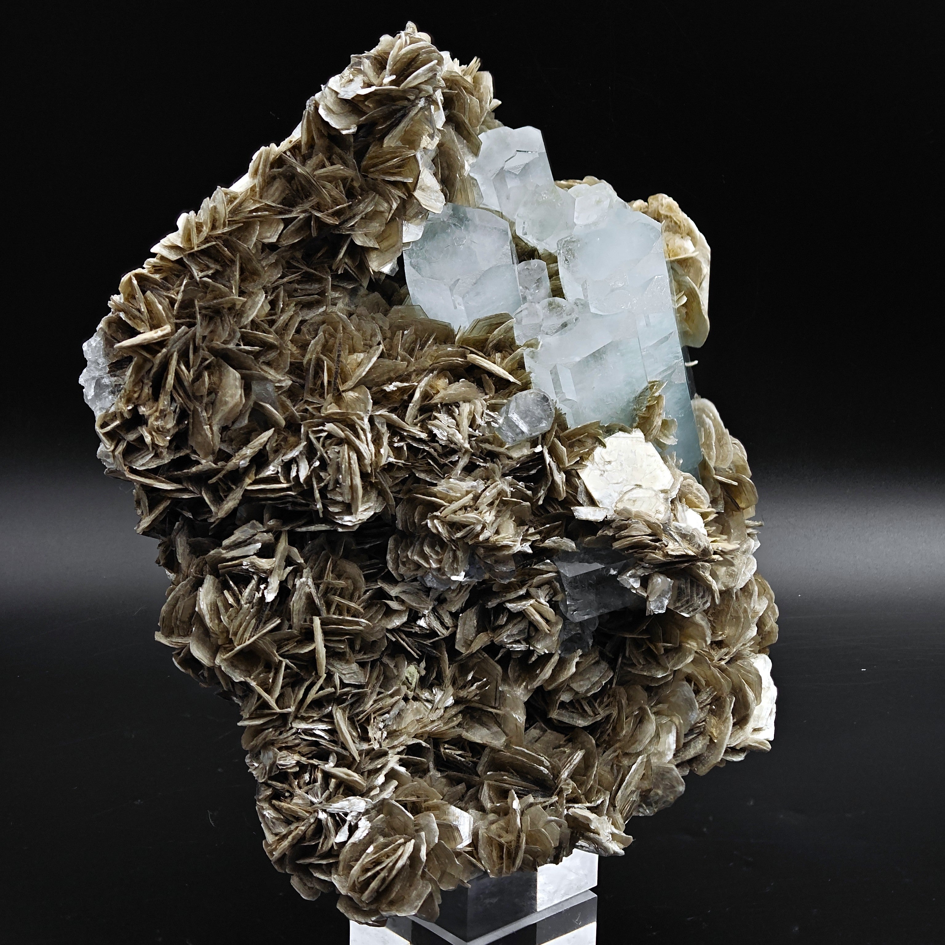 AQUAMARINE & MUSCOVITE – Castle Crystals, 20cm, Chumar Bakhoor, Pakistan