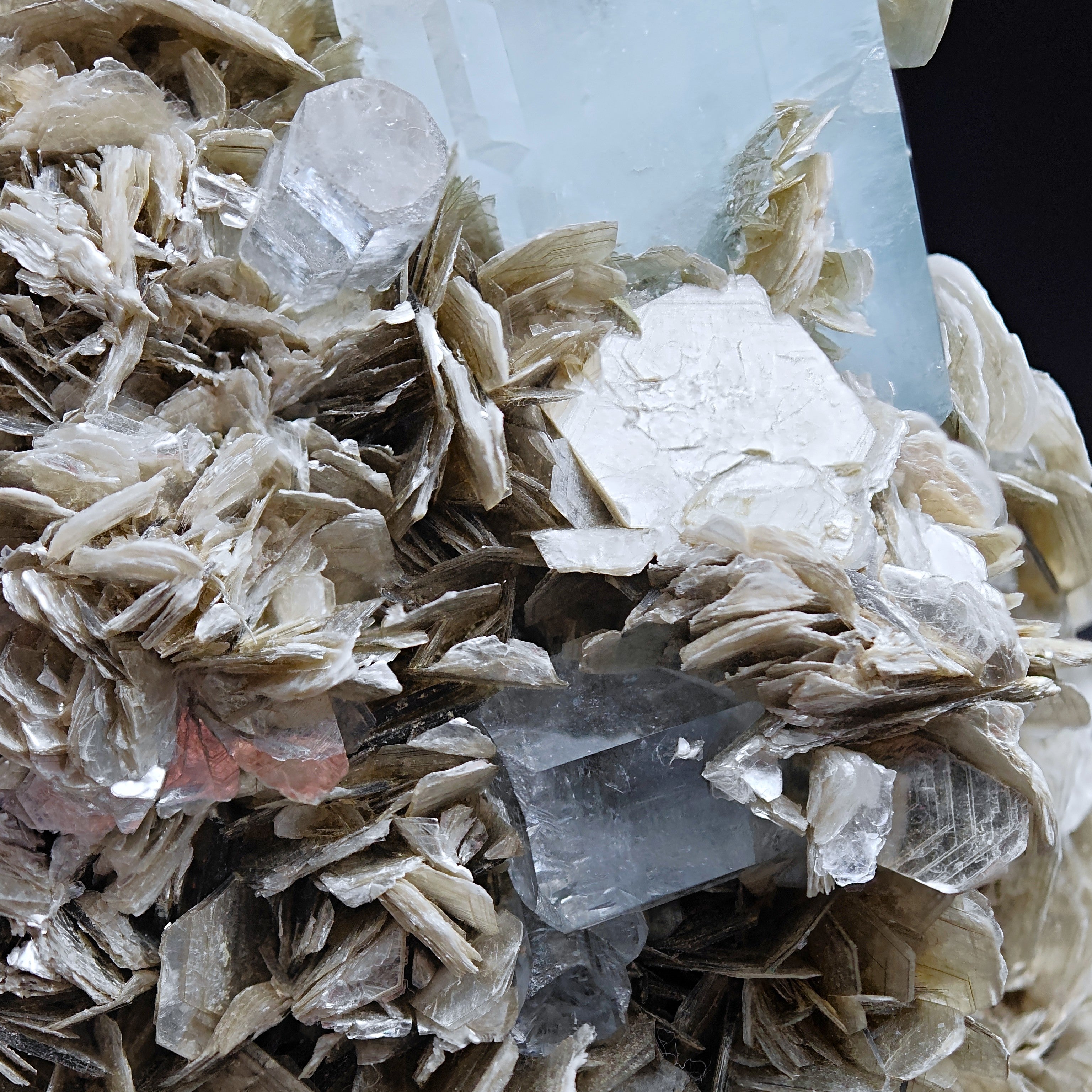 AQUAMARINE & MUSCOVITE – Castle Crystals, 20cm, Chumar Bakhoor, Pakistan