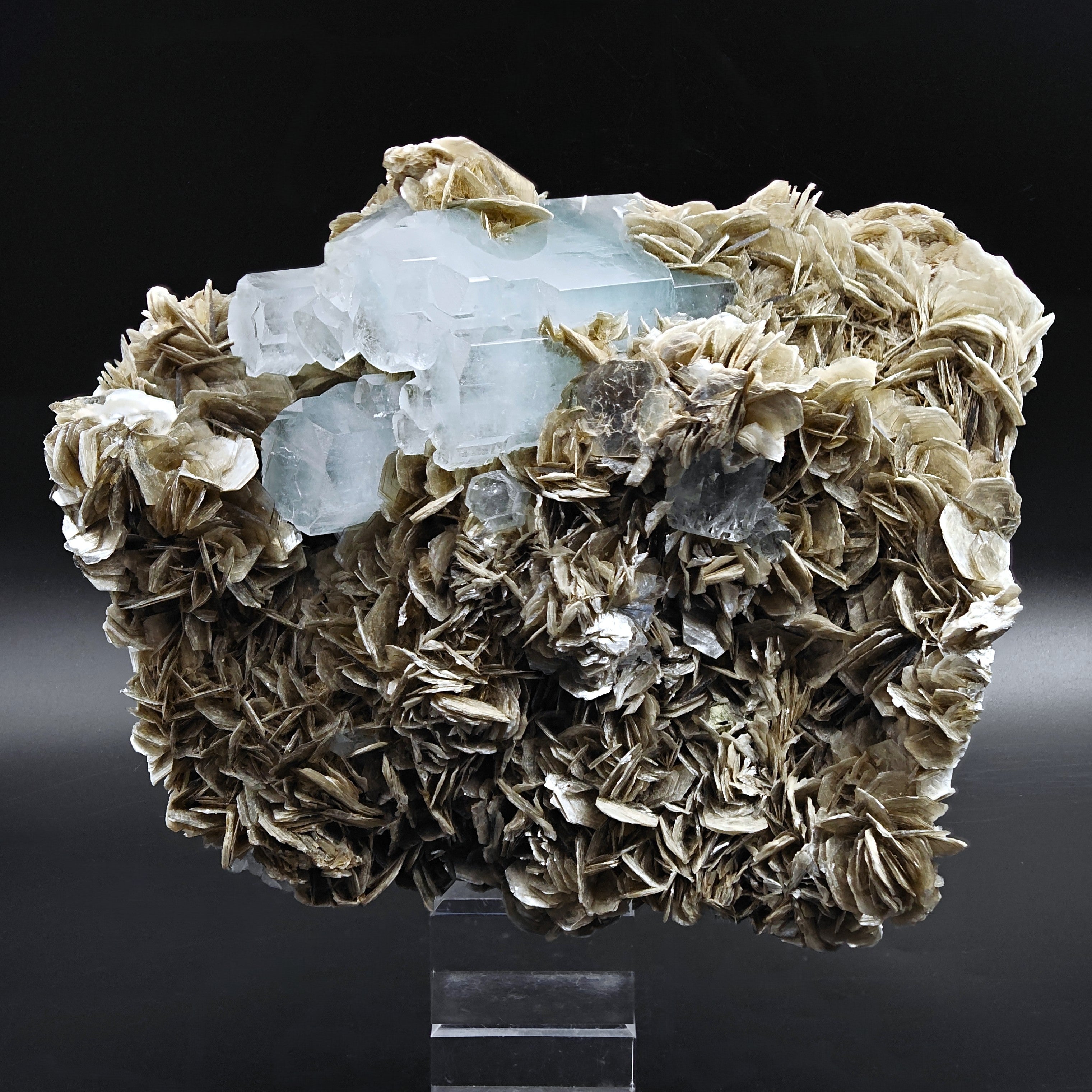 AQUAMARINE & MUSCOVITE – Castle Crystals, 20cm, Chumar Bakhoor, Pakistan