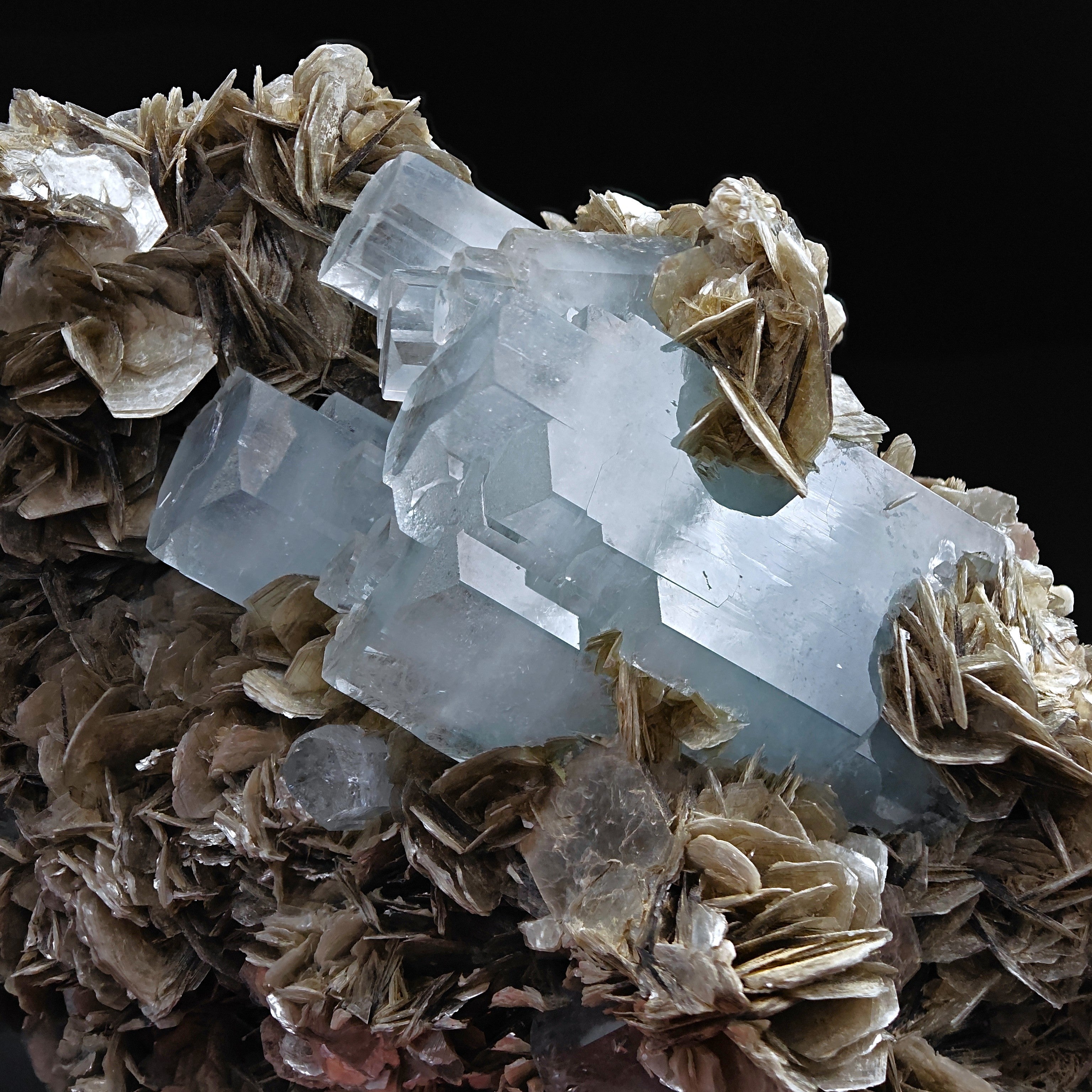 AQUAMARINE & MUSCOVITE – Castle Crystals, 20cm, Chumar Bakhoor, Pakistan