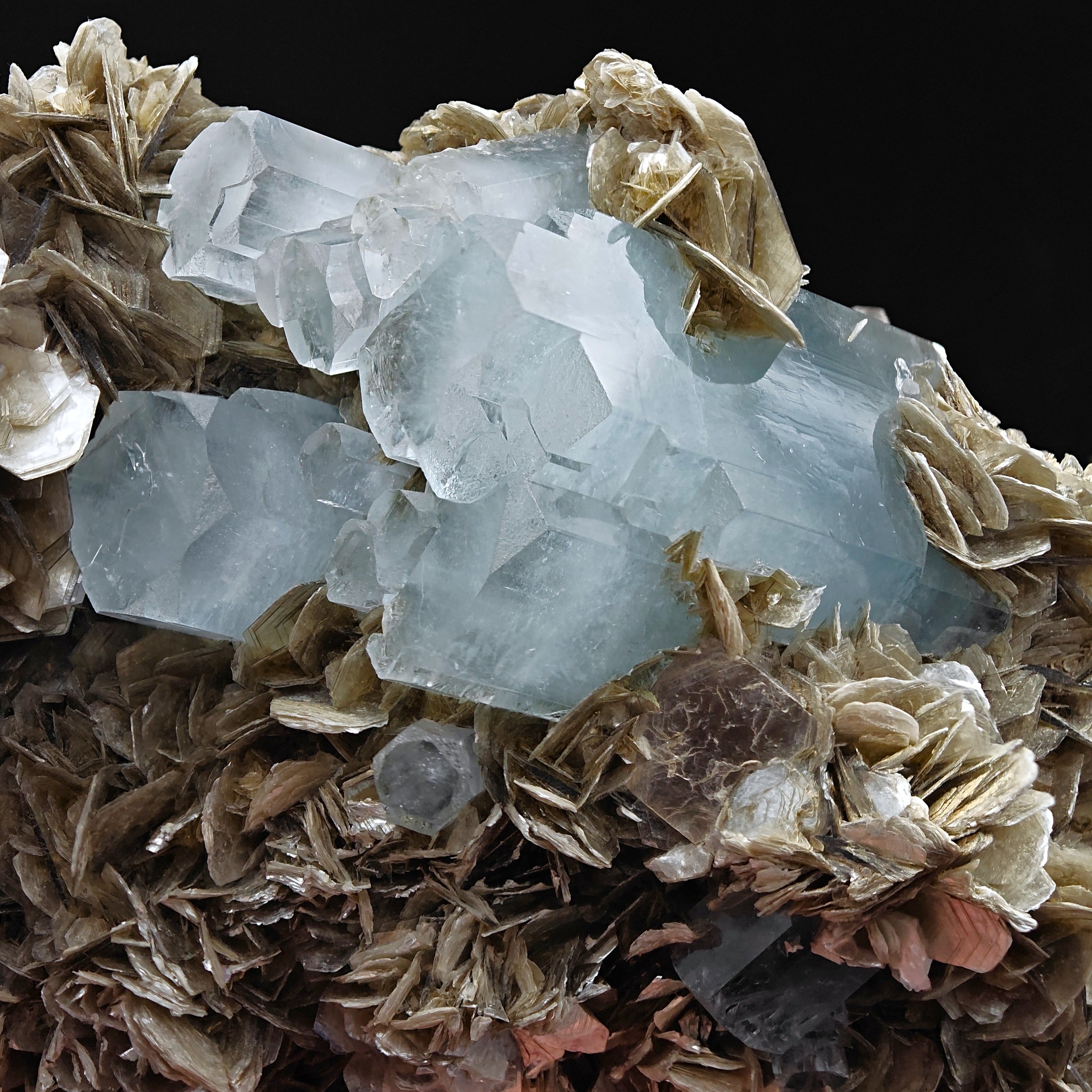AQUAMARINE & MUSCOVITE – Castle Crystals, 20cm, Chumar Bakhoor, Pakistan
