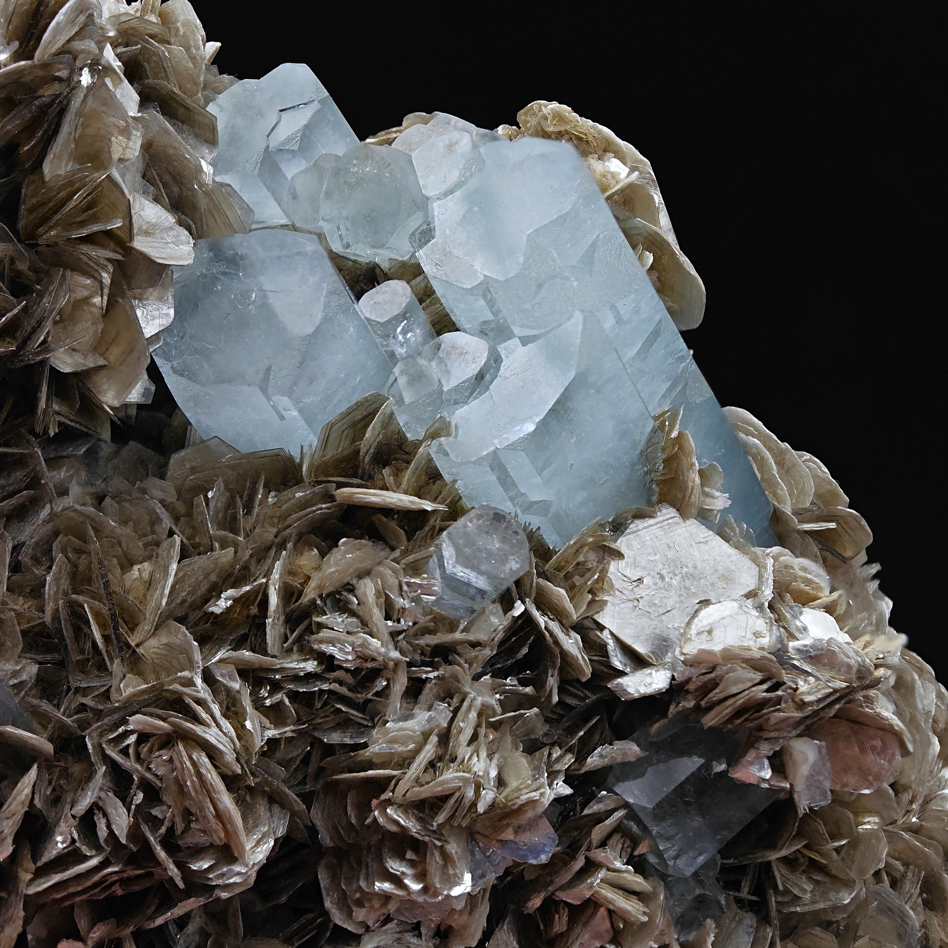AQUAMARINE & MUSCOVITE – Castle Crystals, 20cm, Chumar Bakhoor, Pakistan