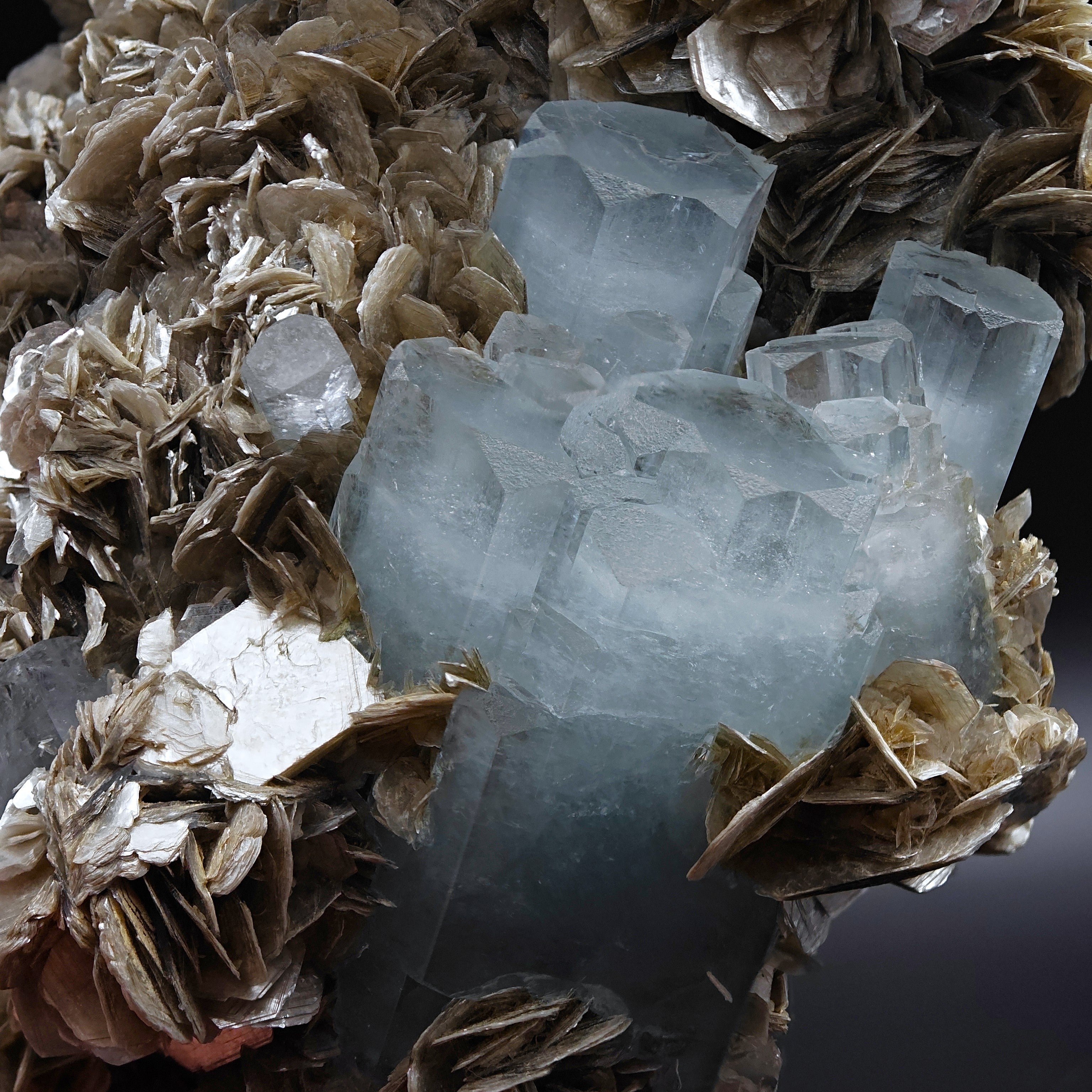 AQUAMARINE & MUSCOVITE – Castle Crystals, 20cm, Chumar Bakhoor, Pakistan