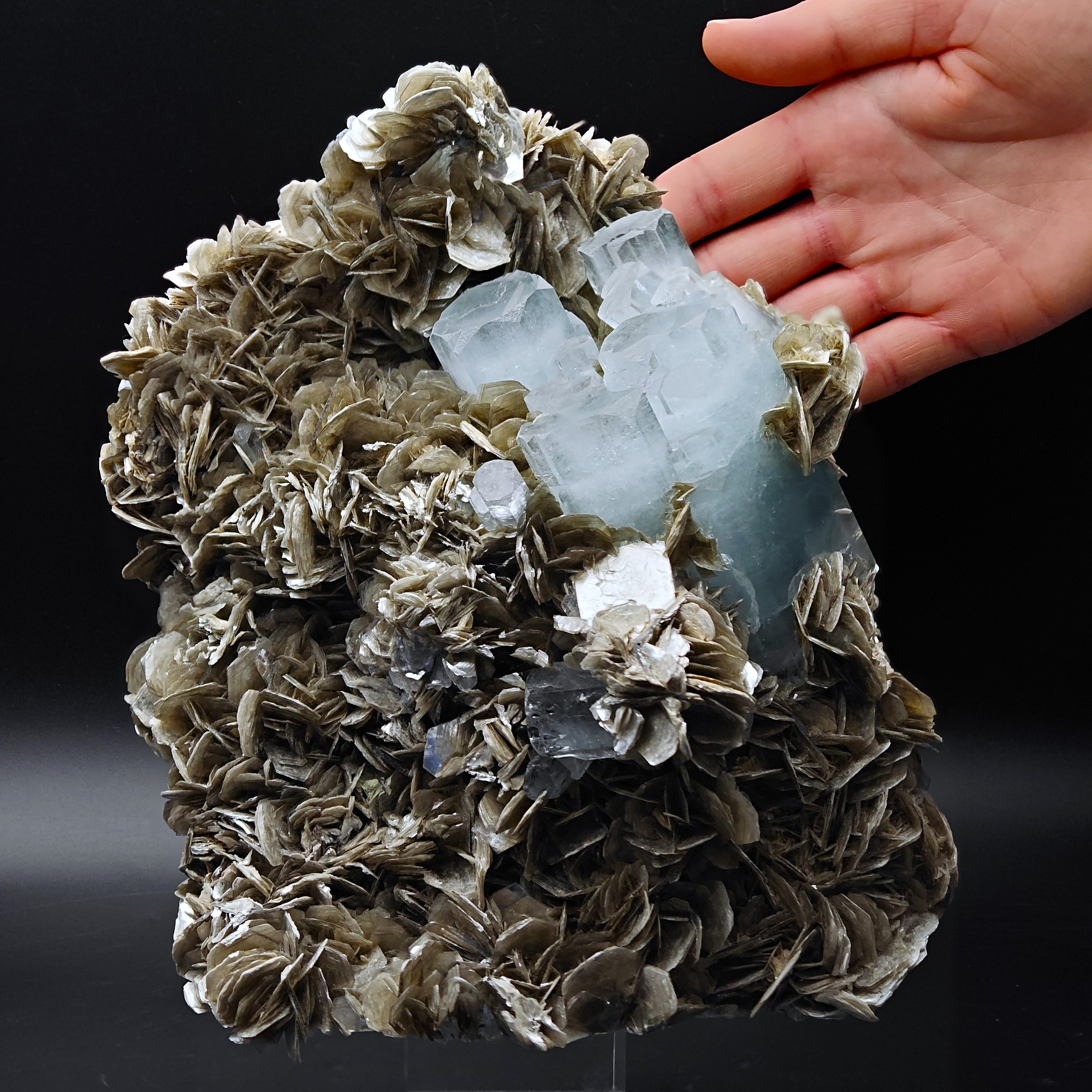 AQUAMARINE & MUSCOVITE – Castle Crystals, 20cm, Chumar Bakhoor, Pakistan