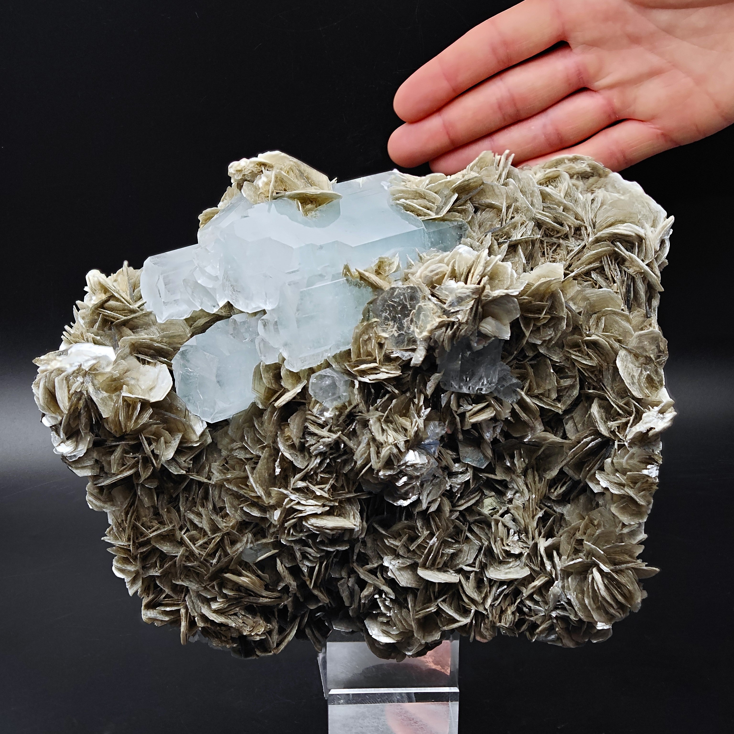 AQUAMARINE & MUSCOVITE – Castle Crystals, 20cm, Chumar Bakhoor, Pakistan