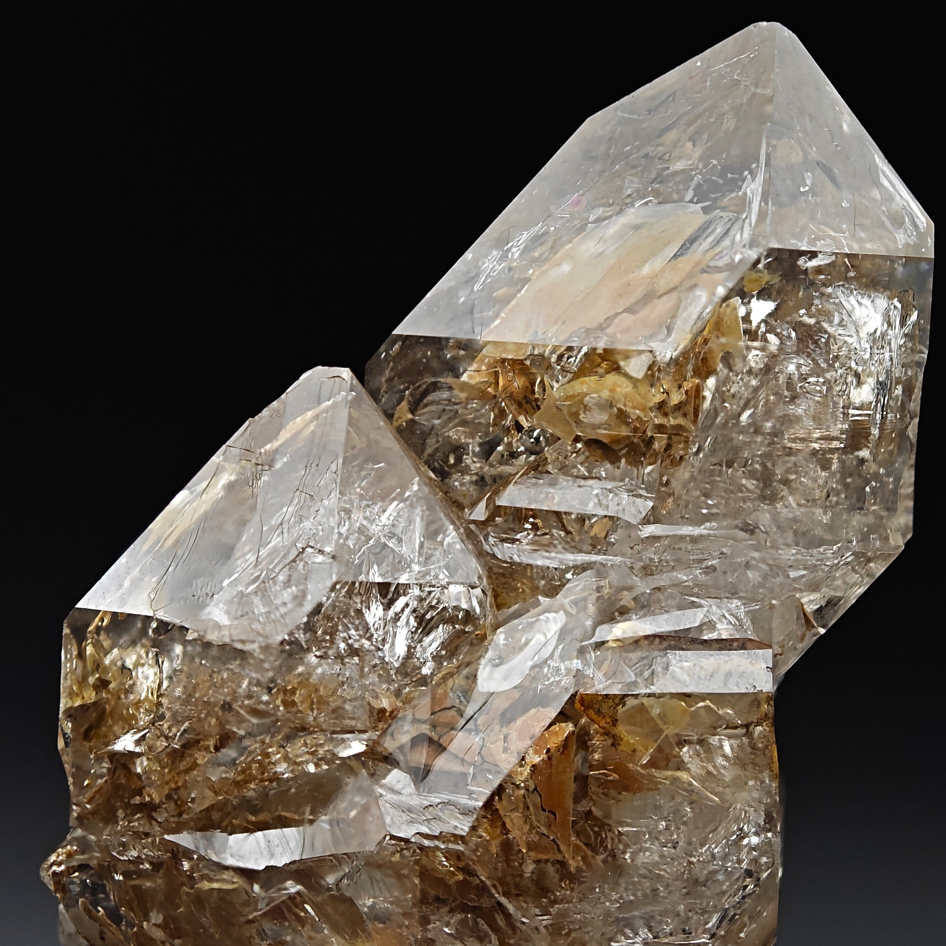 HOPPER QUARTZ – Large Transparent Crystal with Clay Inclusions, Liguria, Italy