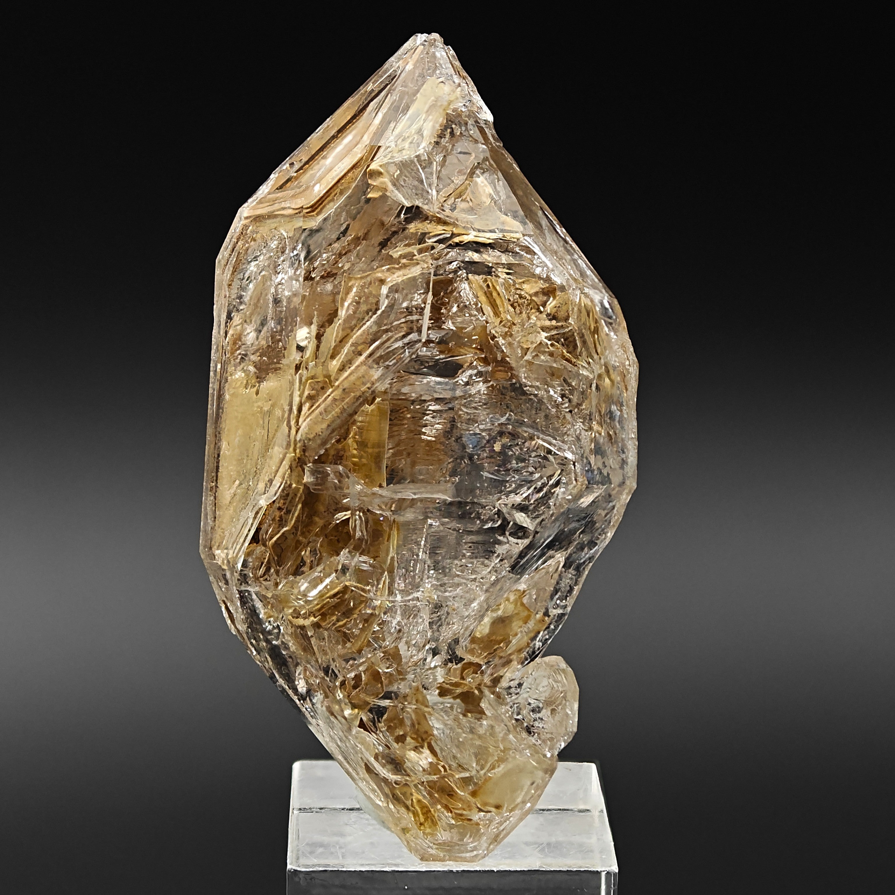 HOPPER QUARTZ – Skeletal Crystal with Clay Inclusions, Rocchetta Nervina, Italy