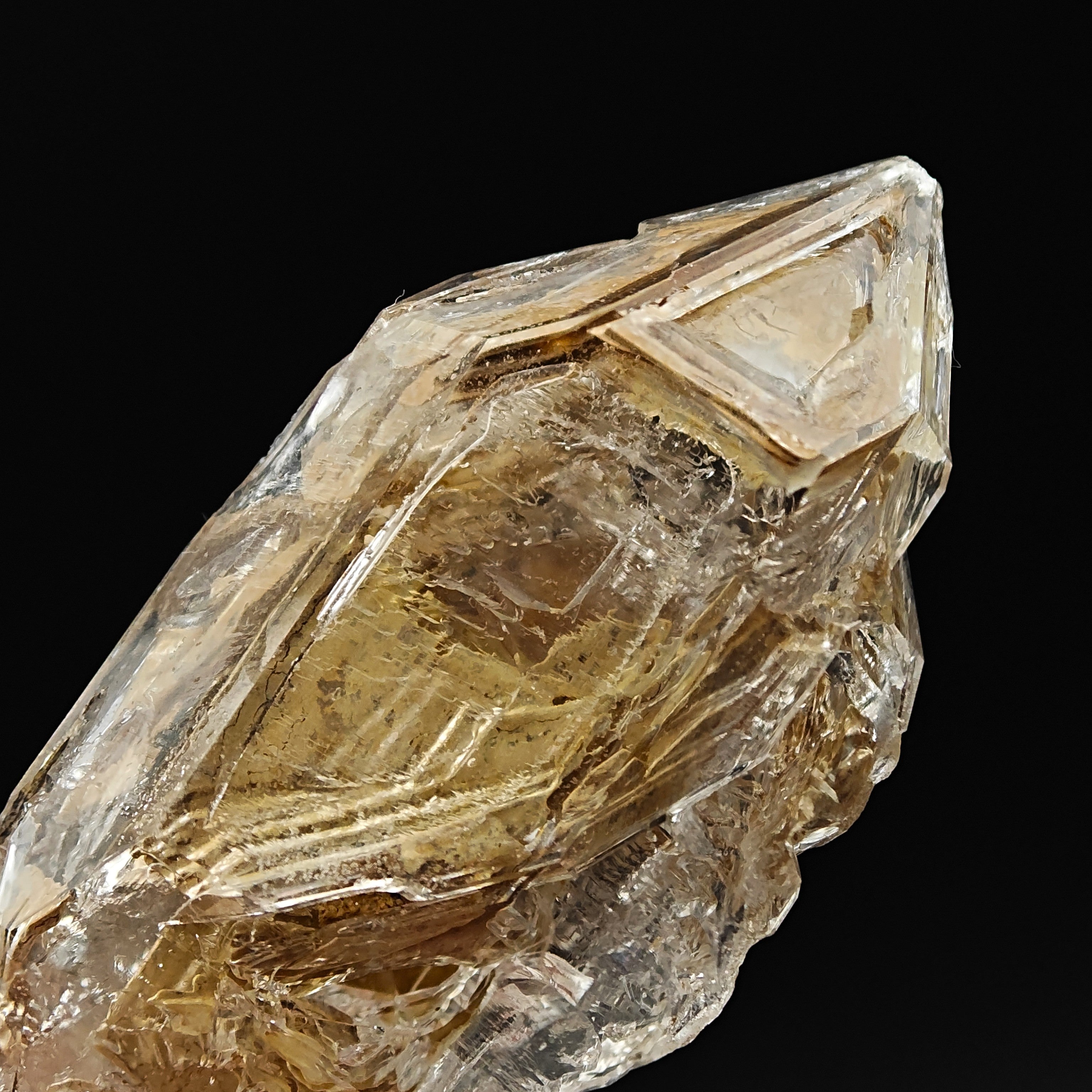 HOPPER QUARTZ – Skeletal Crystal with Clay Inclusions, Rocchetta Nervina, Italy