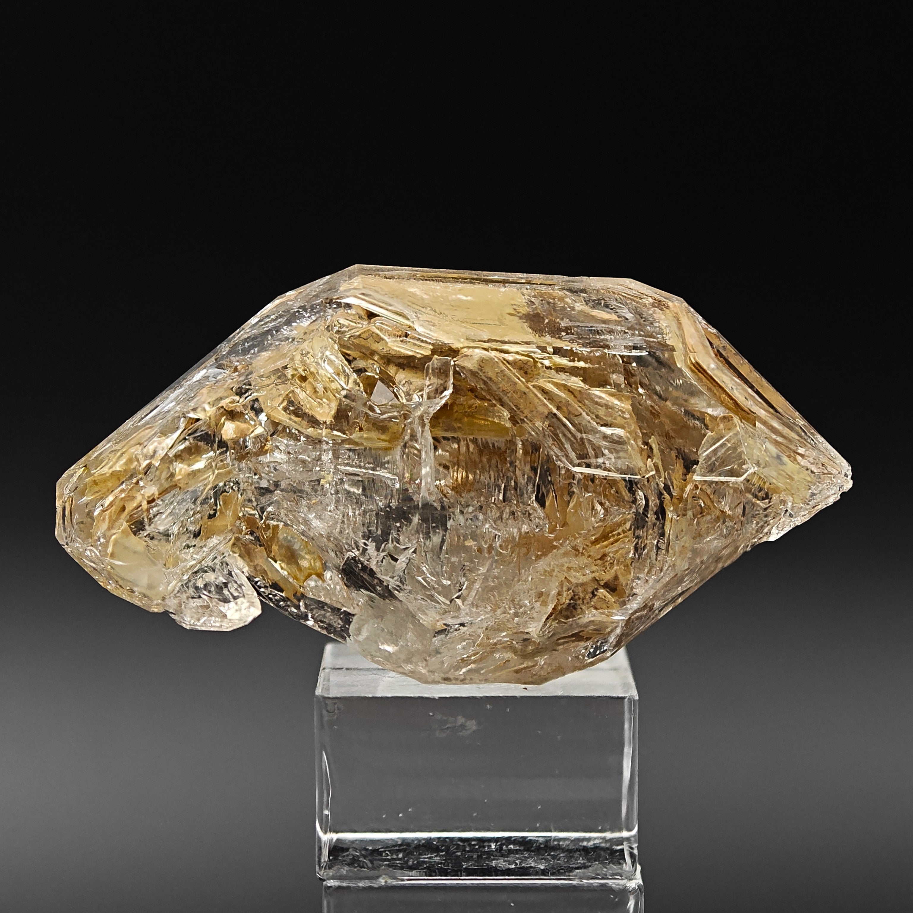 HOPPER QUARTZ – Skeletal Crystal with Clay Inclusions, Rocchetta Nervina, Italy