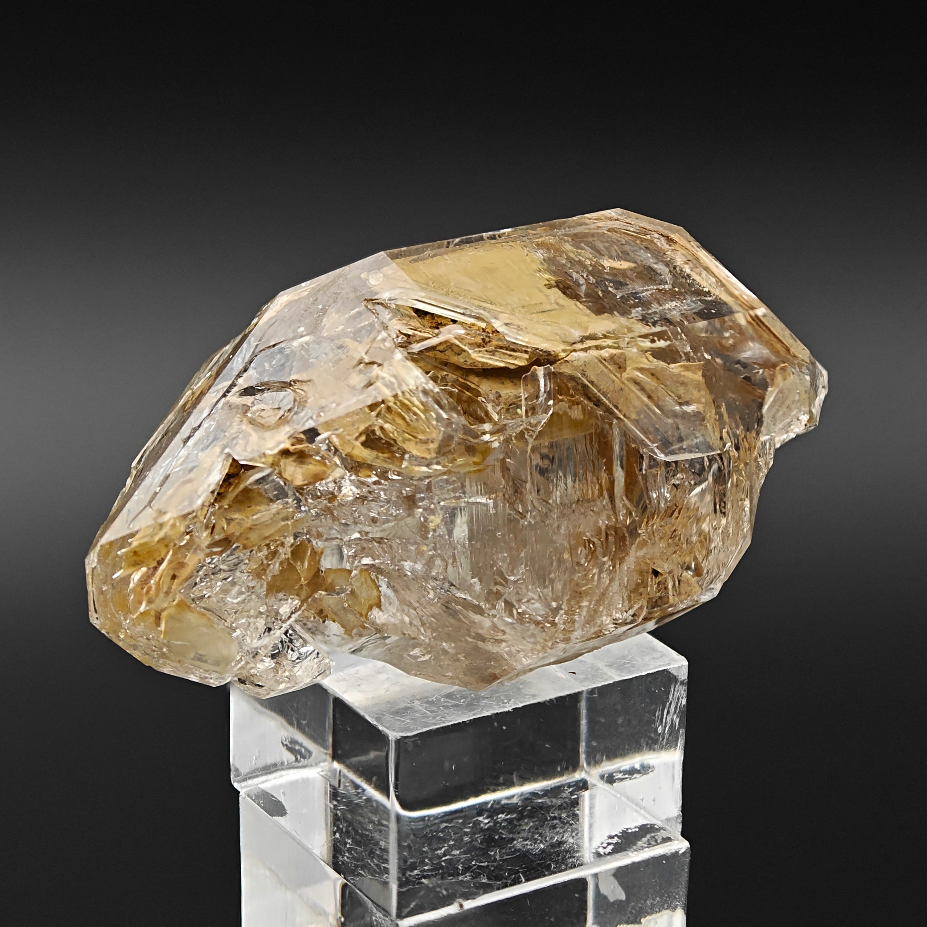 HOPPER QUARTZ – Skeletal Crystal with Clay Inclusions, Rocchetta Nervina, Italy