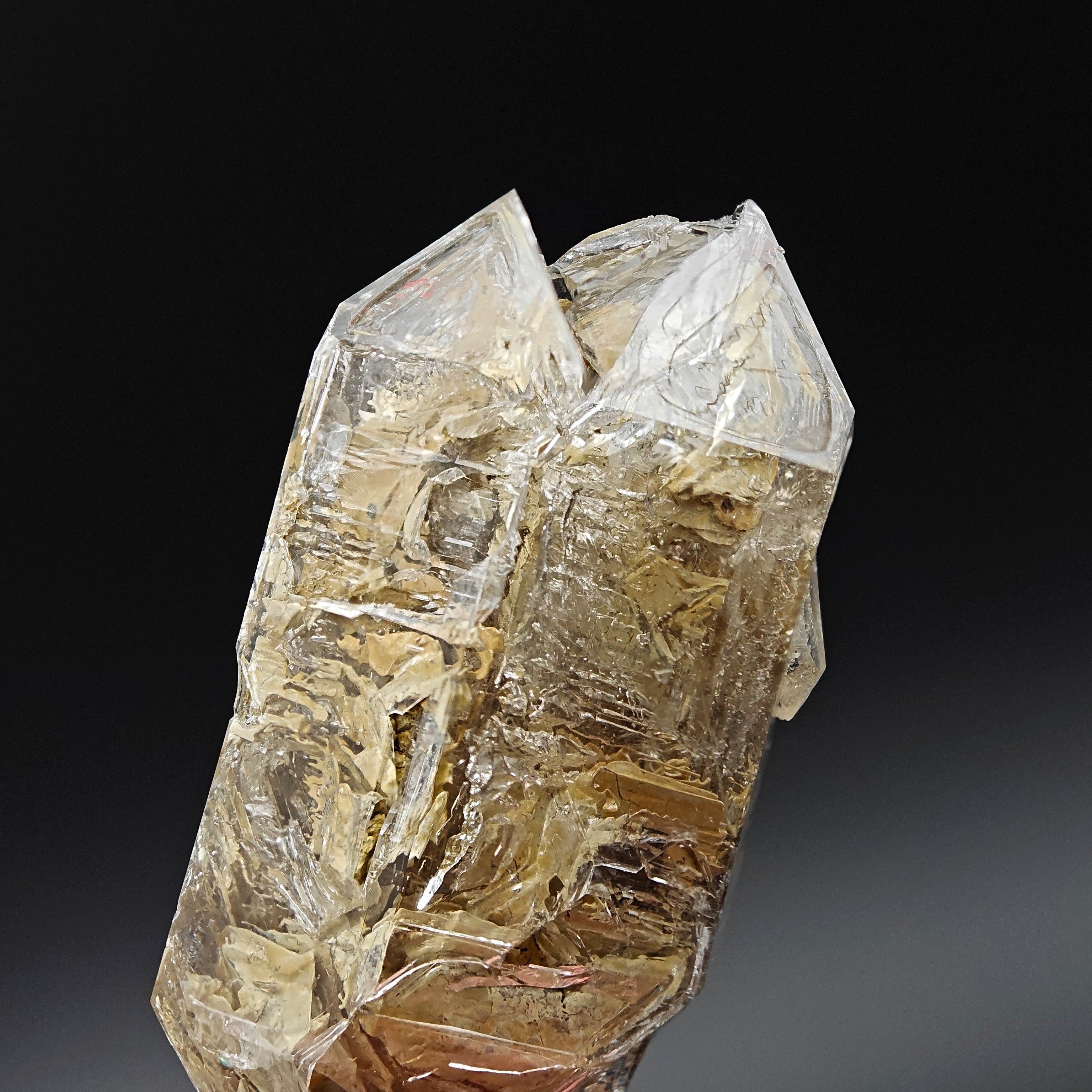 QUARTZ – Doubly & Fork-Terminated Hopper Crystal, Rocchetta Nervina, Italy