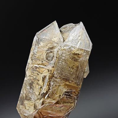 Detail of twin terminations showing hopper growth pattern on quartz crystal