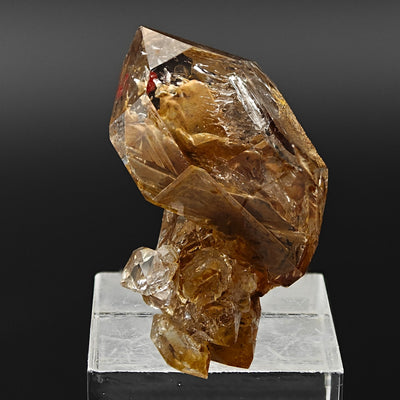 Hopper quartz specimen displaying transparency and clay inclusion patterns