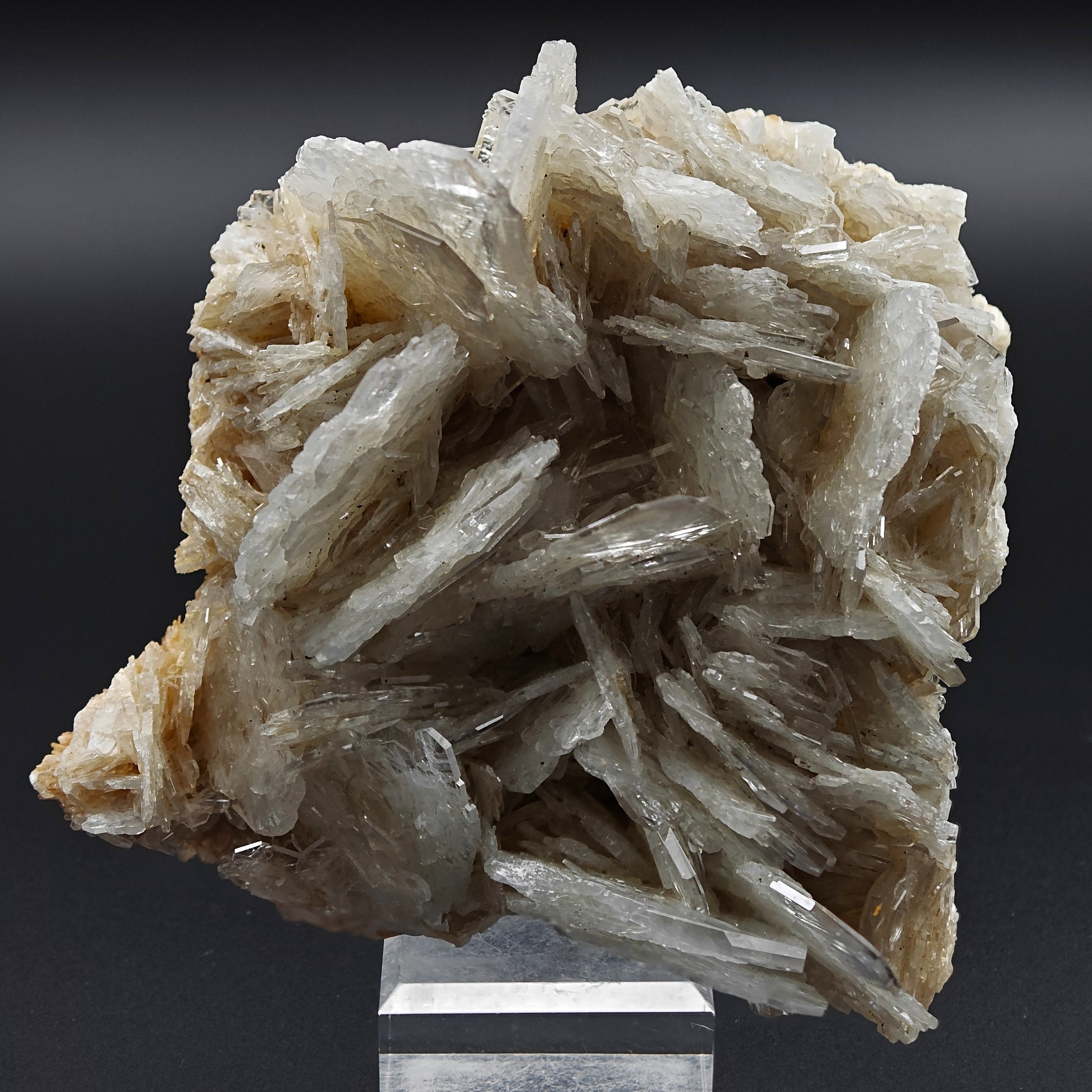 BARYTE –  Light Blue & Trasparent Crystal Cluster from Herja Mine, Romania