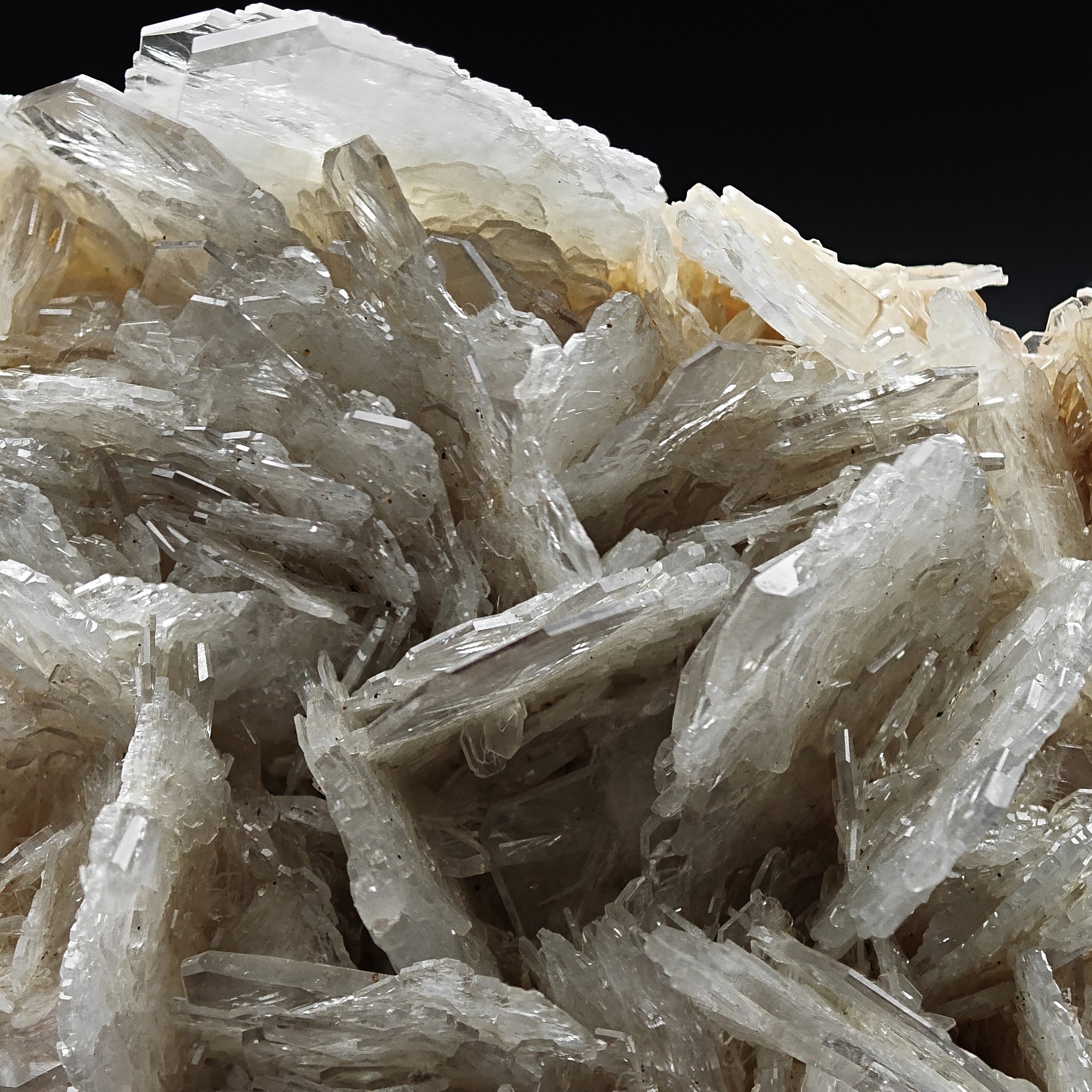 BARYTE –  Light Blue & Trasparent Crystal Cluster from Herja Mine, Romania