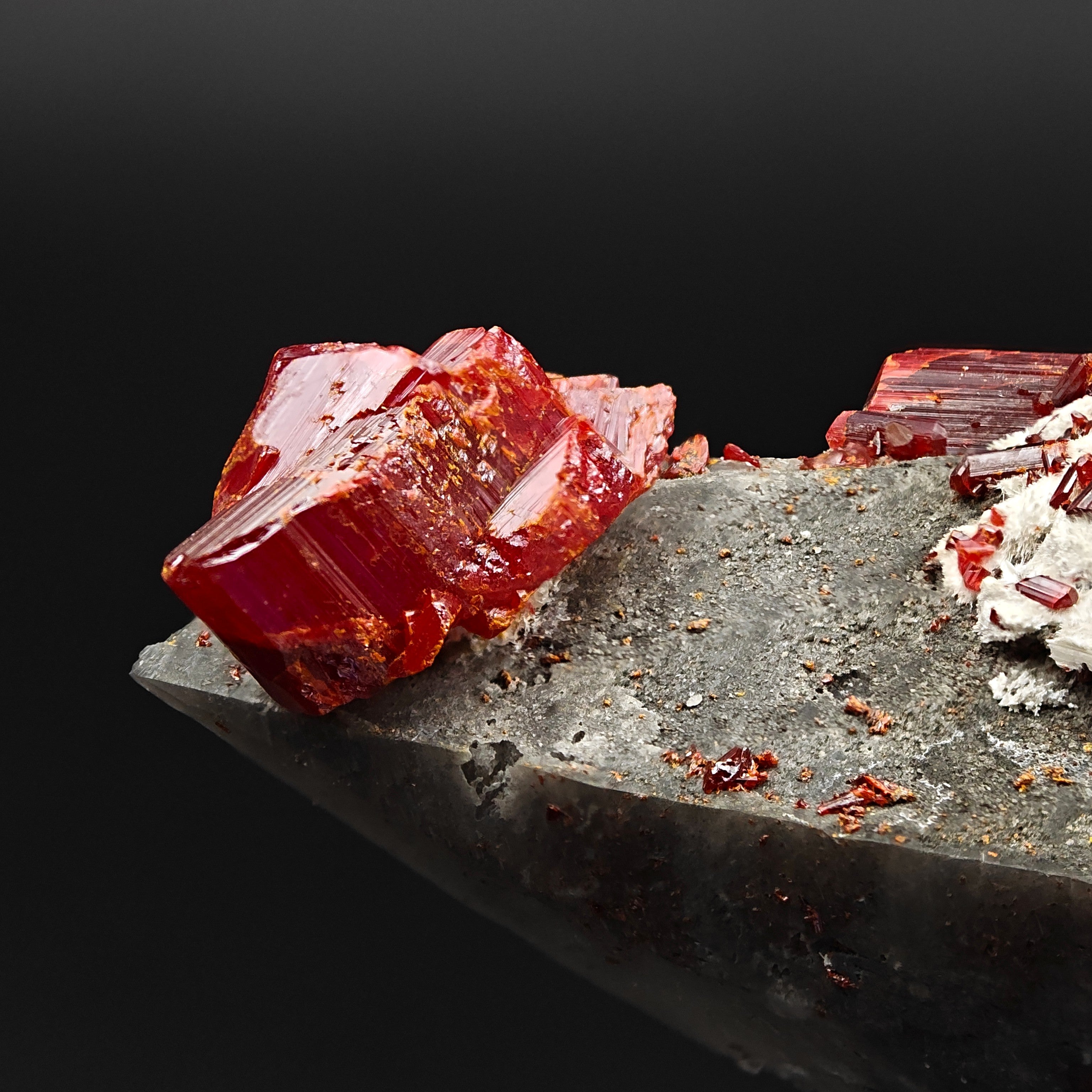 REALGAR & CALCITE – Fire-Red Crystals up to 3cm, Jiepaiyu Mine, Hunan, China