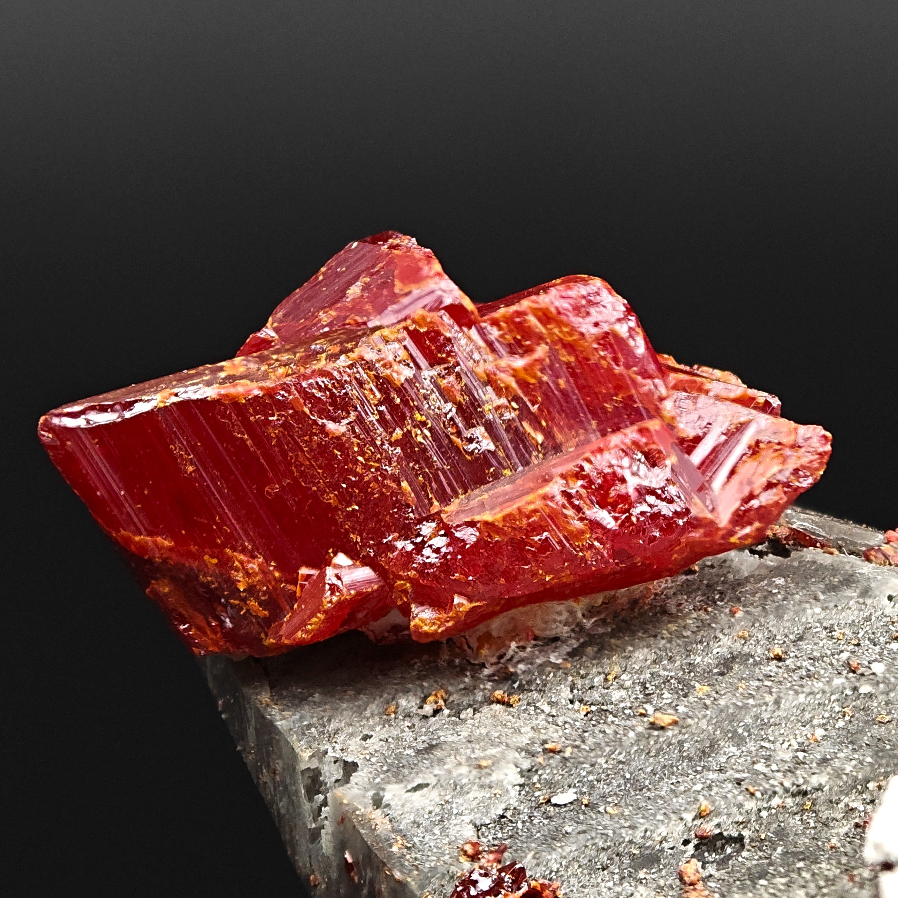 REALGAR & CALCITE – Fire-Red Crystals up to 3cm, Jiepaiyu Mine, Hunan, China