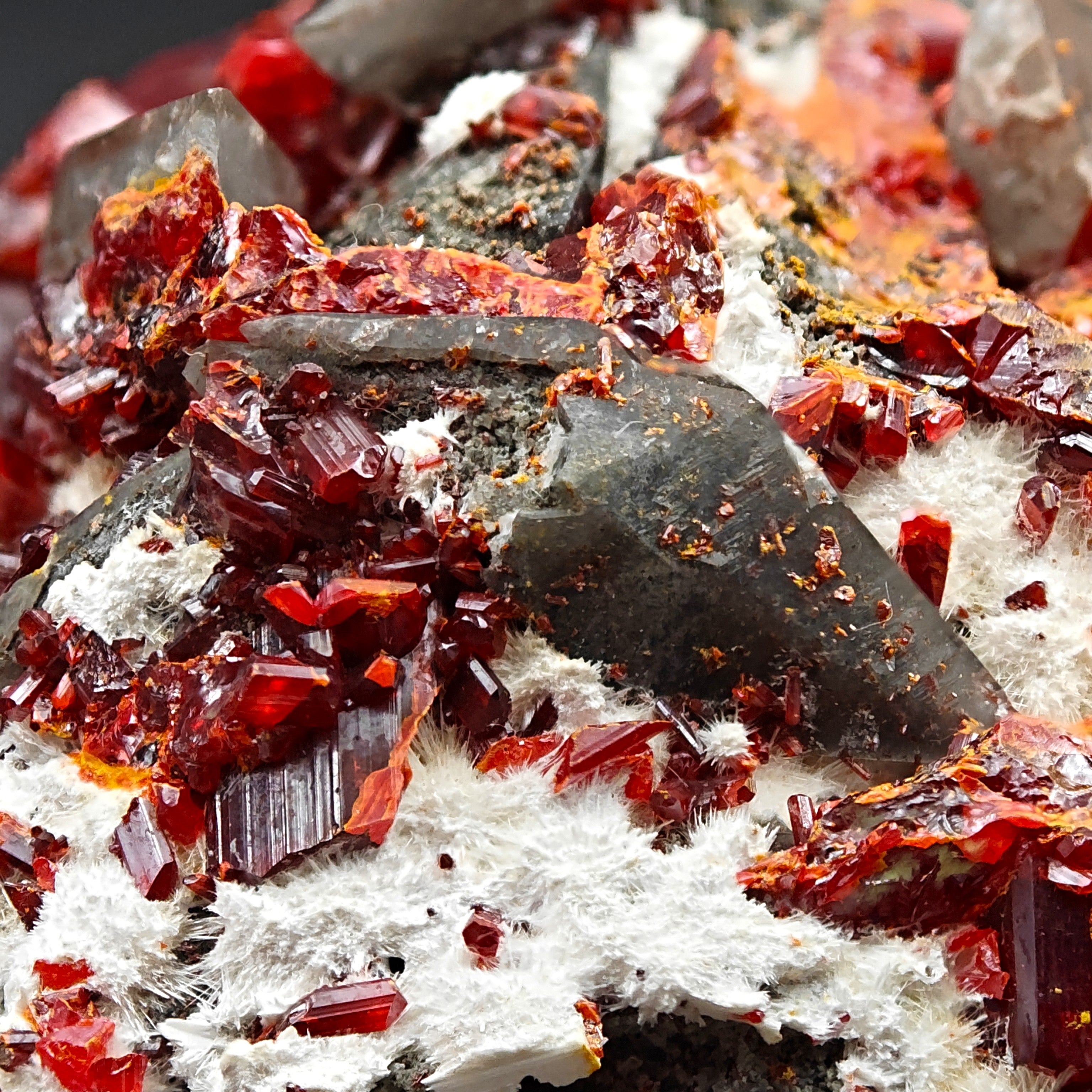 REALGAR & CALCITE – Fire-Red Crystals up to 3cm, Jiepaiyu Mine, Hunan, China