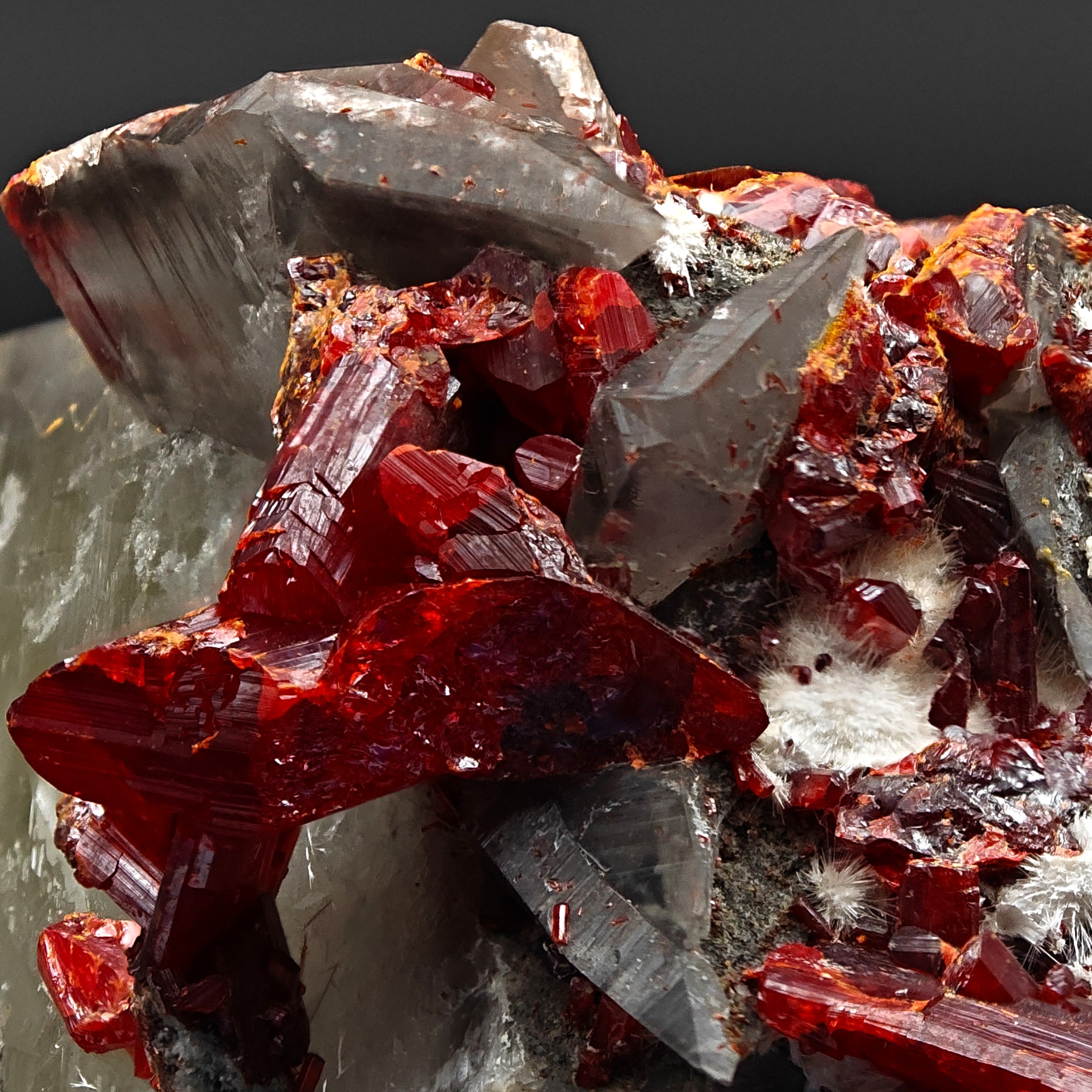 REALGAR & CALCITE – Fire-Red Crystals up to 3cm, Jiepaiyu Mine, Hunan, China