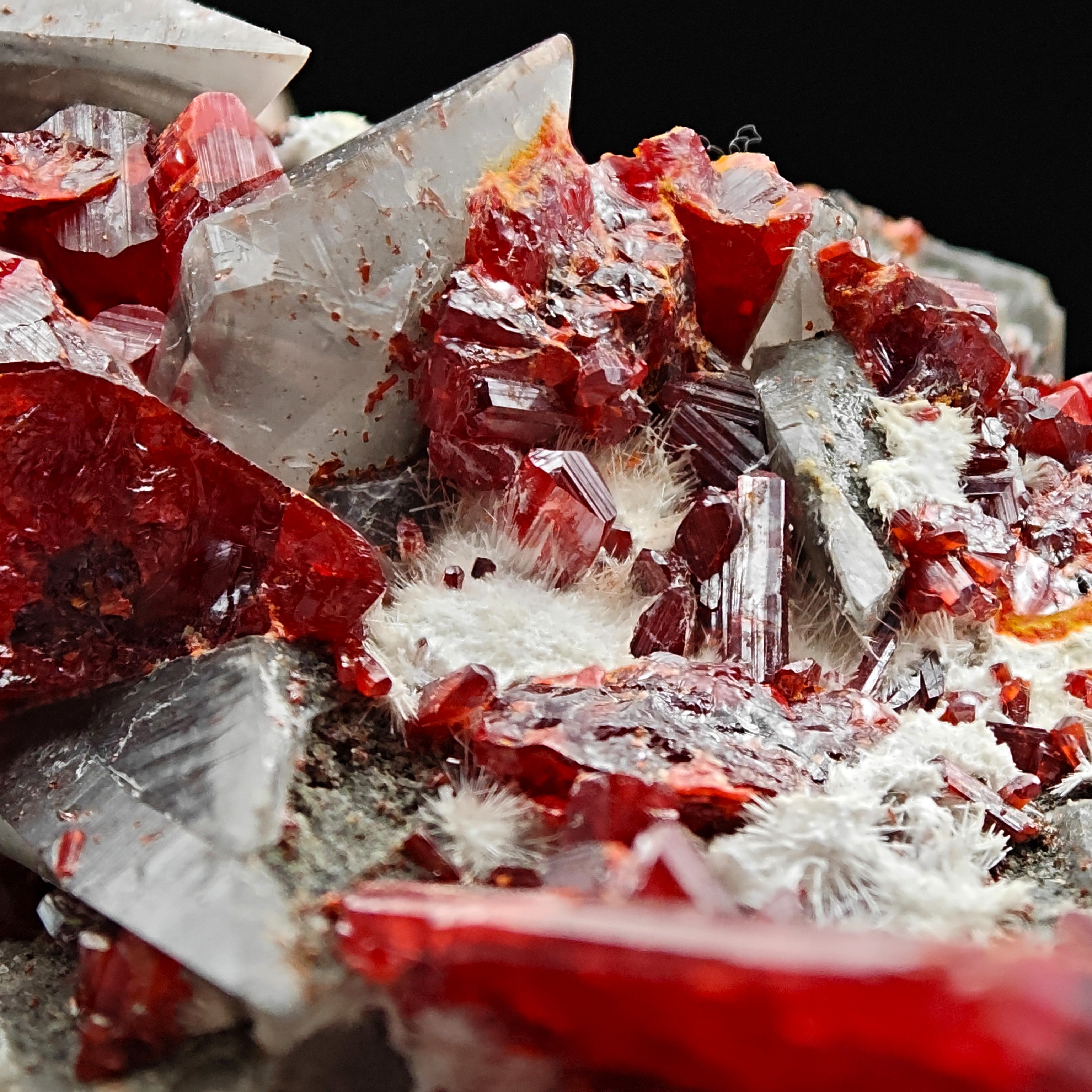 REALGAR & CALCITE – Fire-Red Crystals up to 3cm, Jiepaiyu Mine, Hunan, China