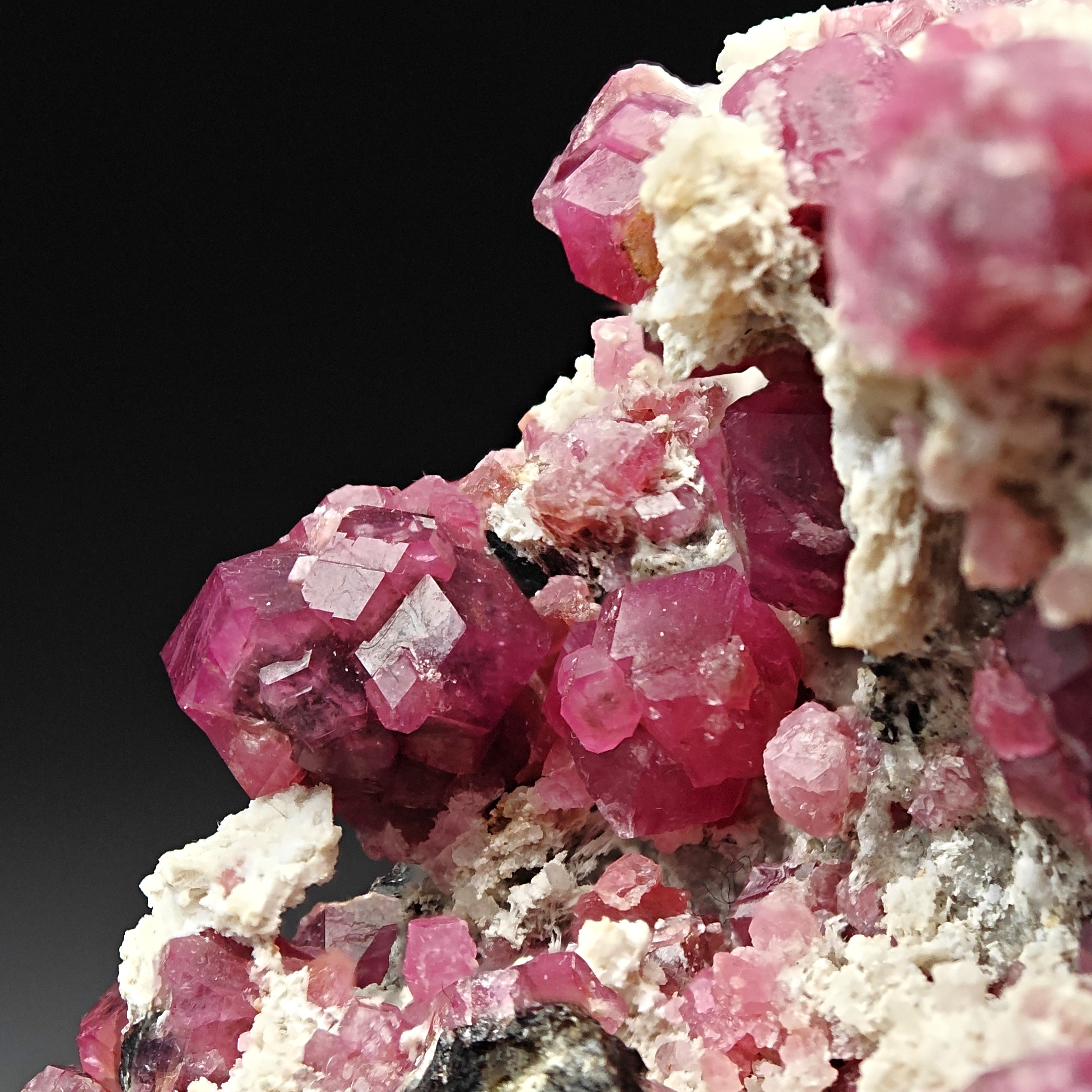 ROSOLITE GARNET – Vivid Pink Grossular Crystals, Sierra de Cruces, Mexico