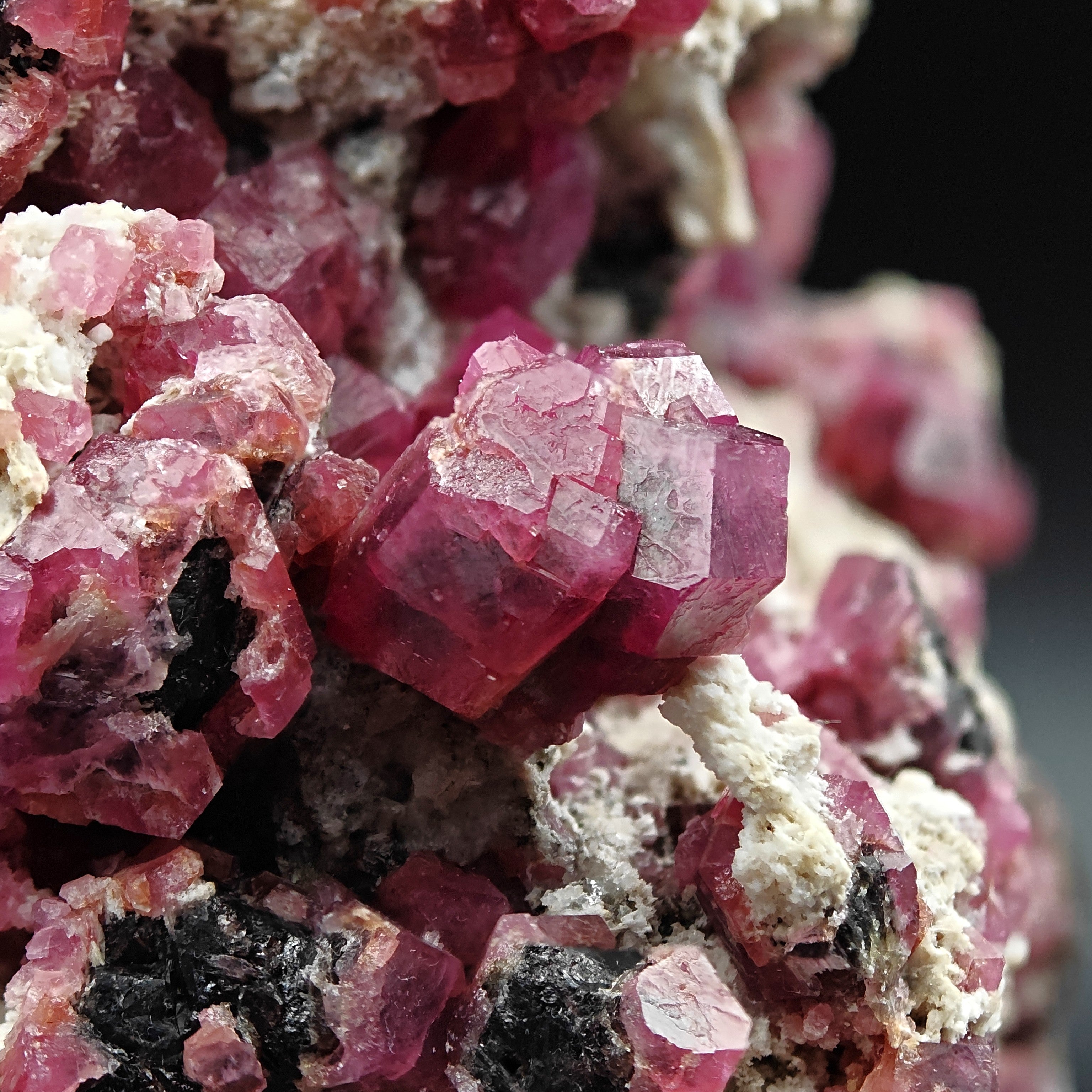 ROSOLITE GARNET – Vivid Pink Grossular Crystals, Sierra de Cruces, Mexico