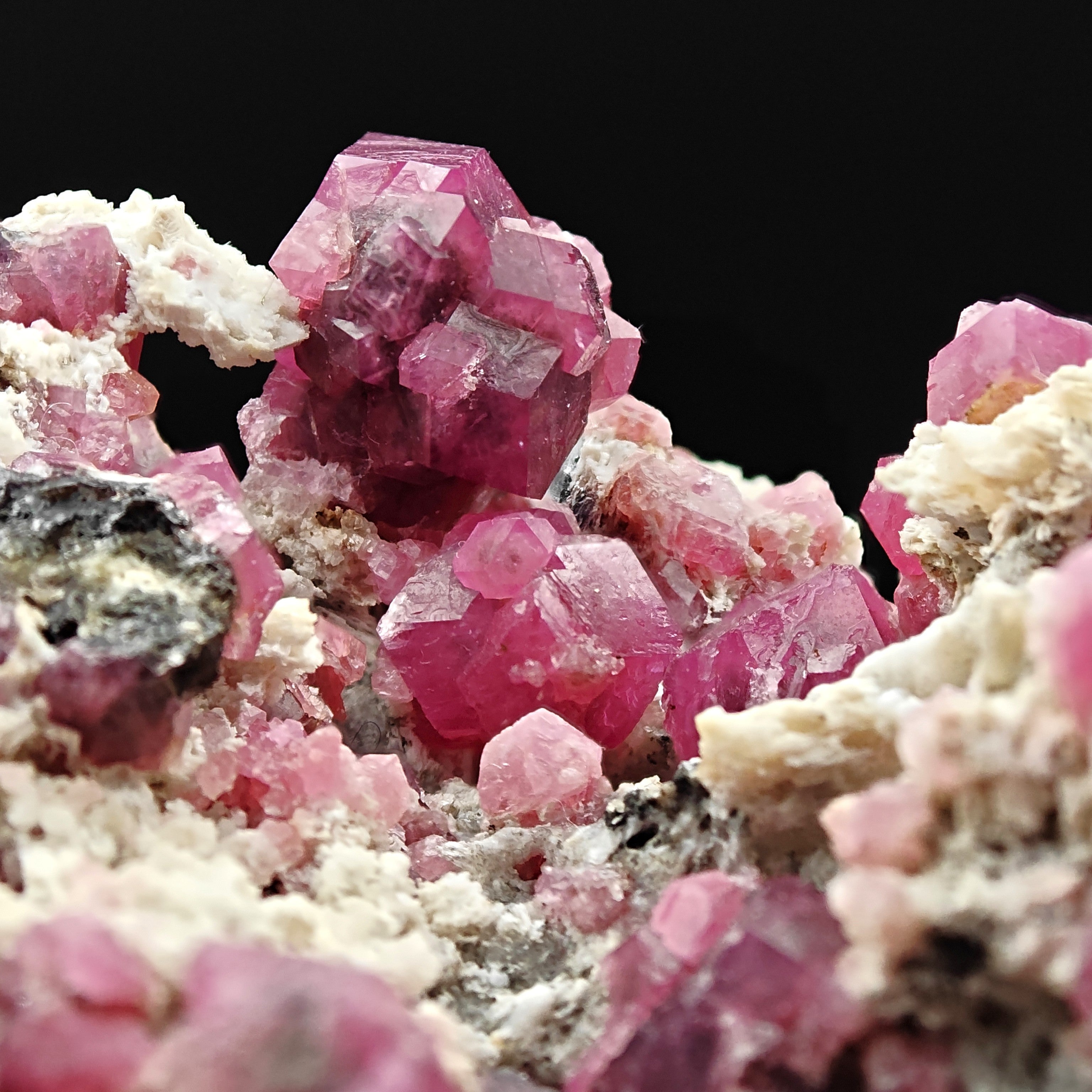 ROSOLITE GARNET – Vivid Pink Grossular Crystals, Sierra de Cruces, Mexico