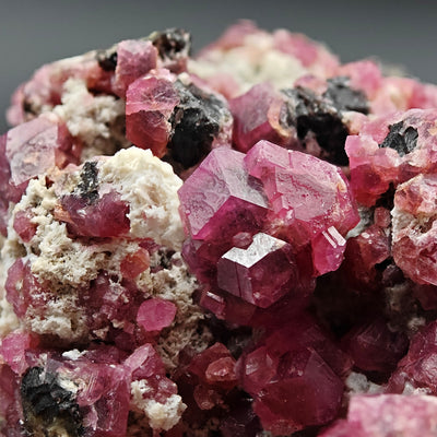 Rosolite Garnet crystals with dark inclusions on light matrix, Sierra de Cruces, Mexico